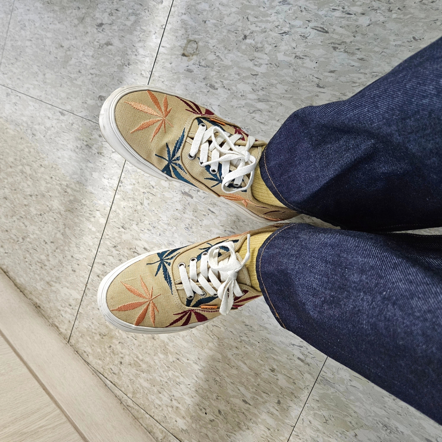 Vans Vault OG Authentic LX Blue Dream, Omega Seamaster Planet Ocean 600M Co Axial Master Chronometer Steel Black 착용 스타일 - 5