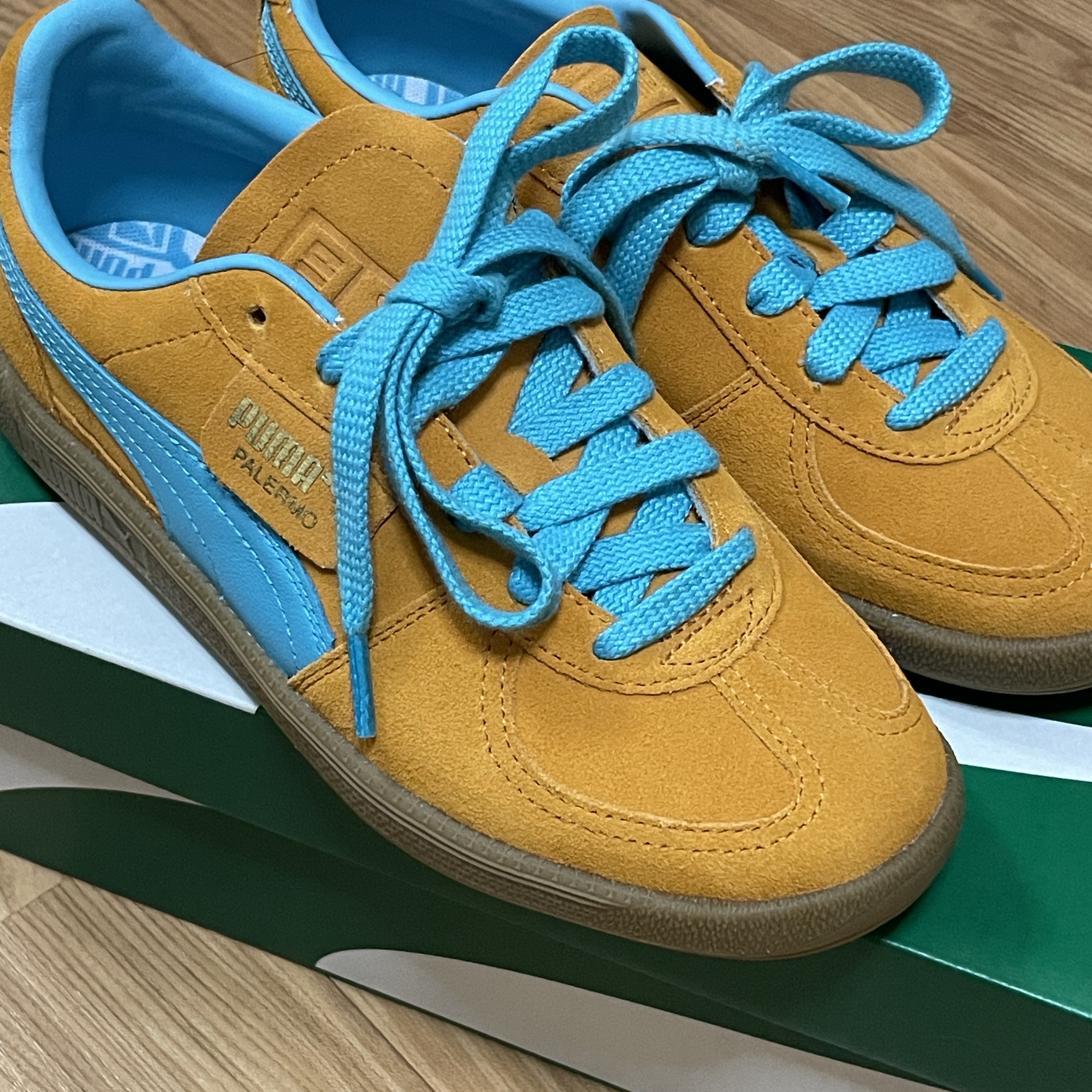 Puma Palermo Dark Cheddar Bright Aqua 착용 스타일 - 2