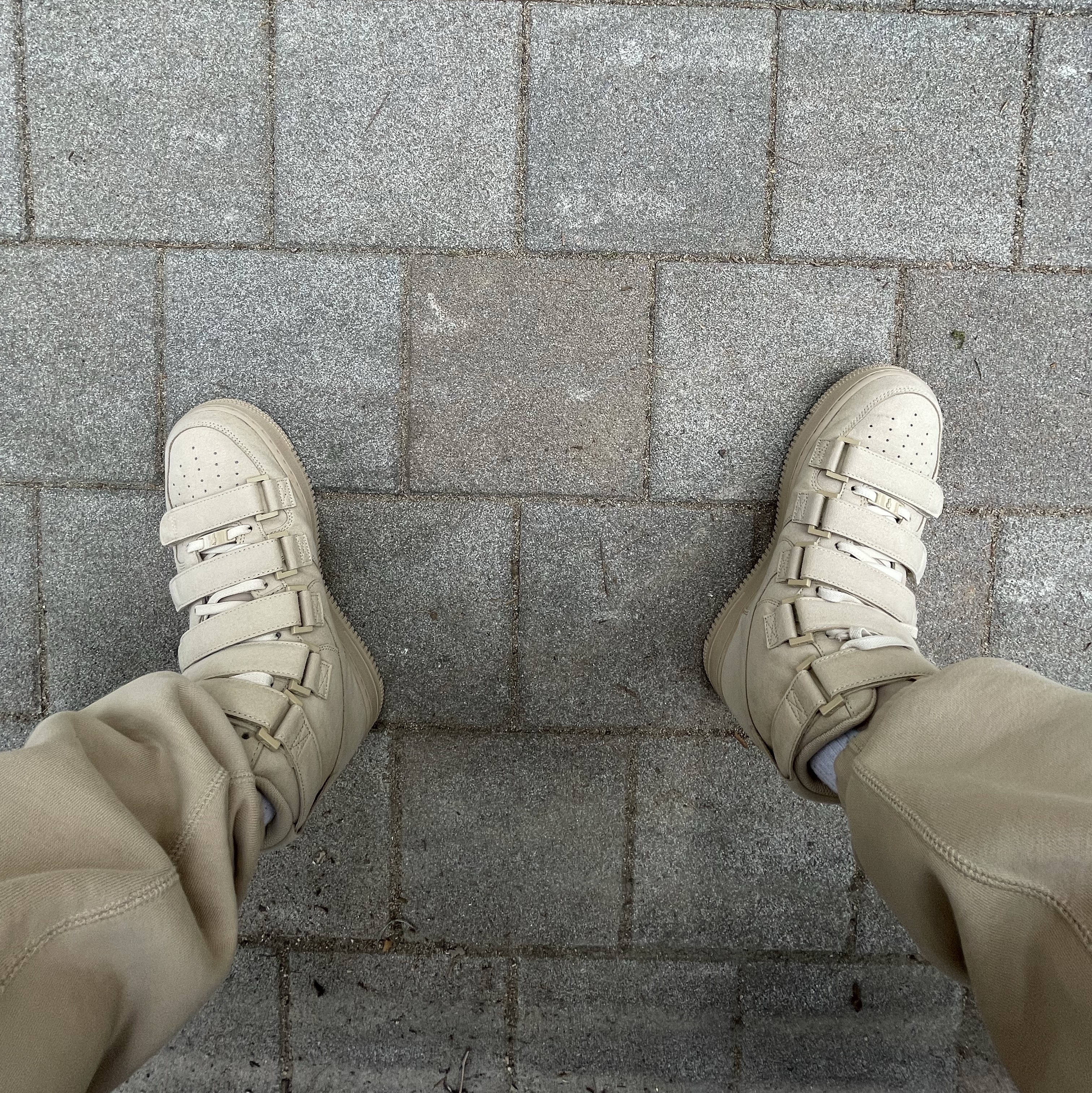 Nike x Billie Eilish Air Force 1 High '07 SP Mushroom 착용 스타일