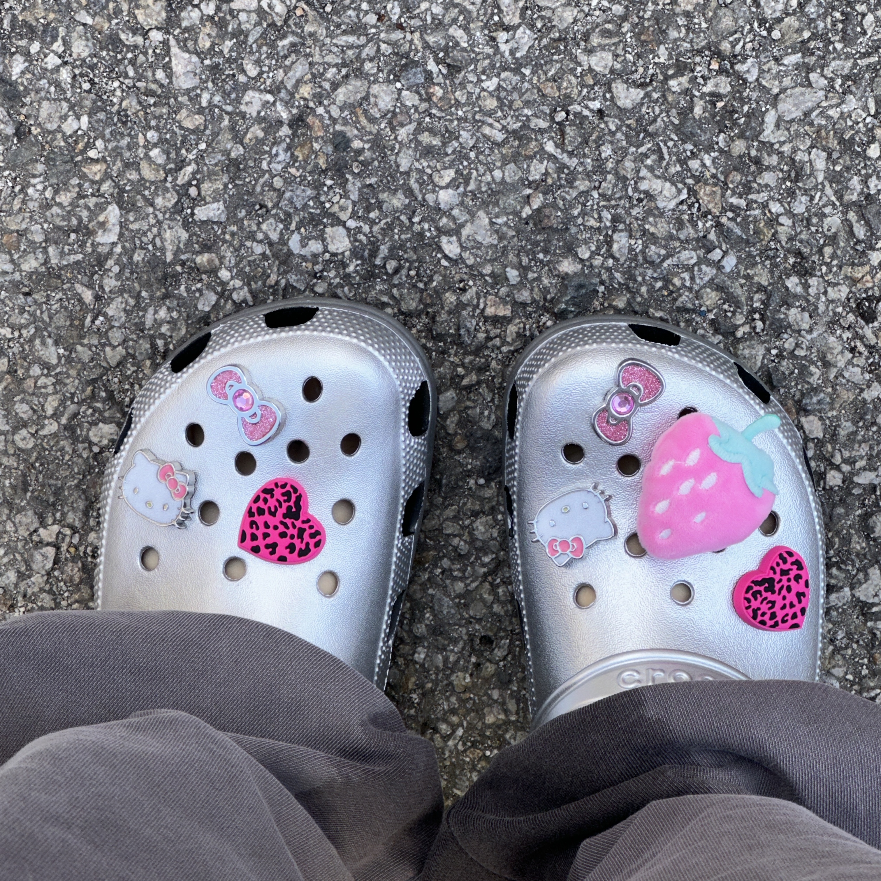 Crocs Classic Metallic Clog Silver 착용 스타일