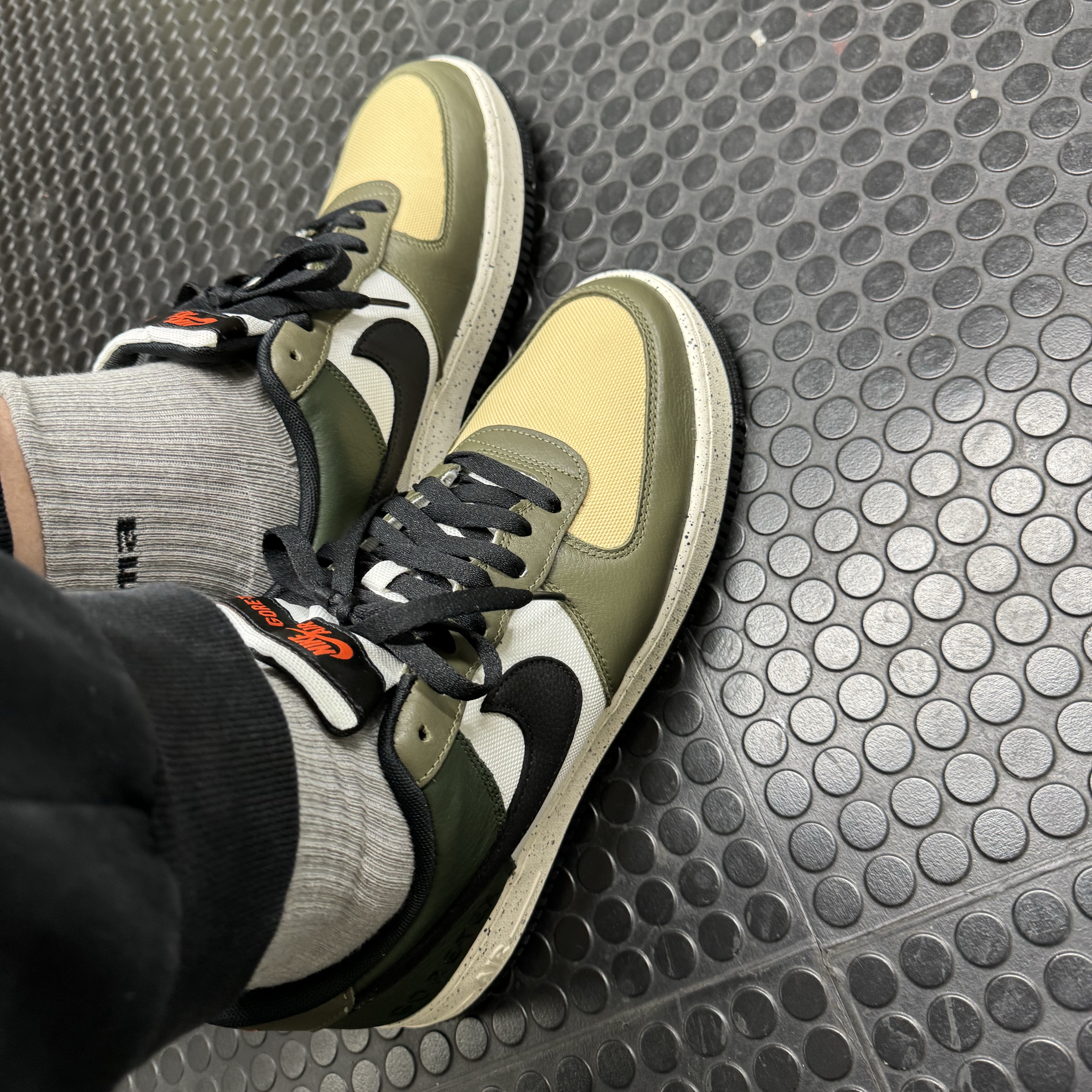 Nike Air Force 1 Low Gore-Tex Escape 착용 스타일 - 1