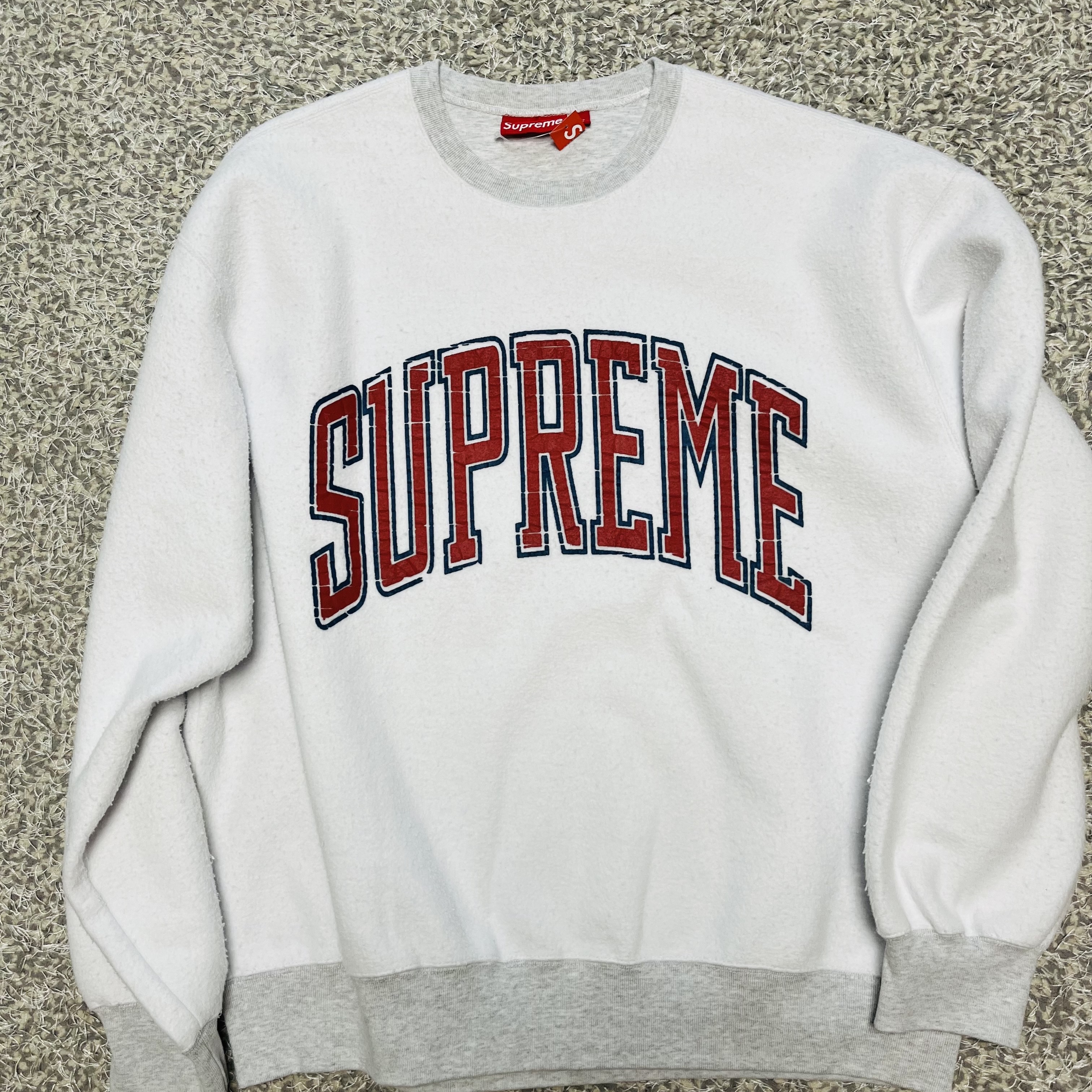 Supreme Inside Out Crewneck Ash Grey - 23FW 착용 스타일