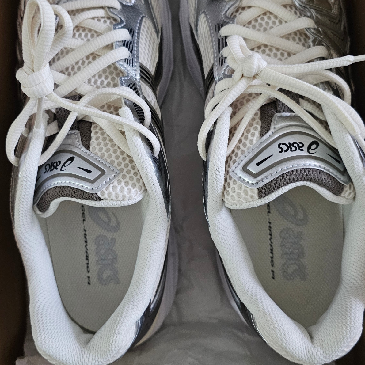 Asics Gel-Kayano 14 Cream Black 착용 스타일