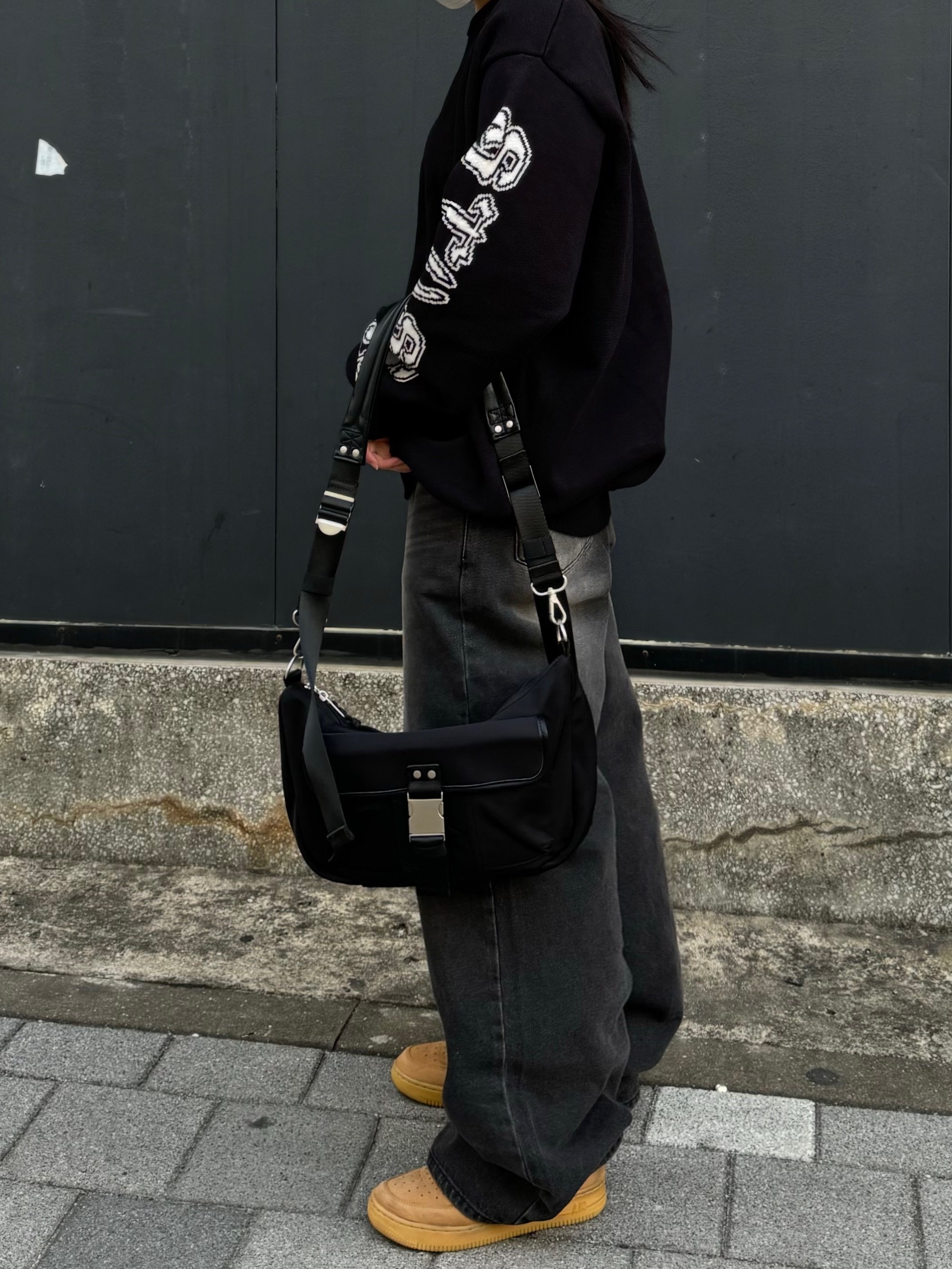 Stussy Sleeve Logo Sweater Black, Nike Air Force 1 '07 WB Flax 착용 스타일 - 3