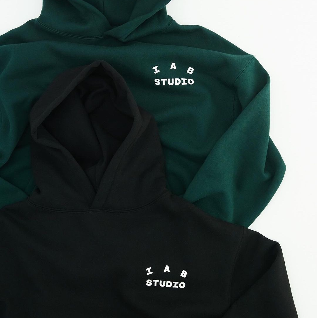 IAB Studio Hoodie Black, IAB Studio Hoodie Deep Green 착용 스타일 - 4