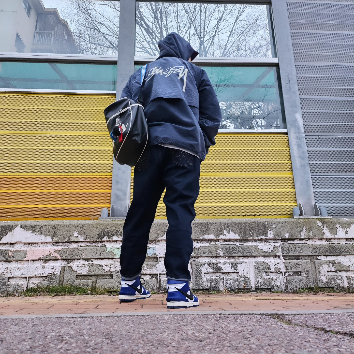 Stussy Wave Dye Beach Shell Jacket Navy, Supreme Webbing Keychain Red - 23SS 착용 스타일 - 3