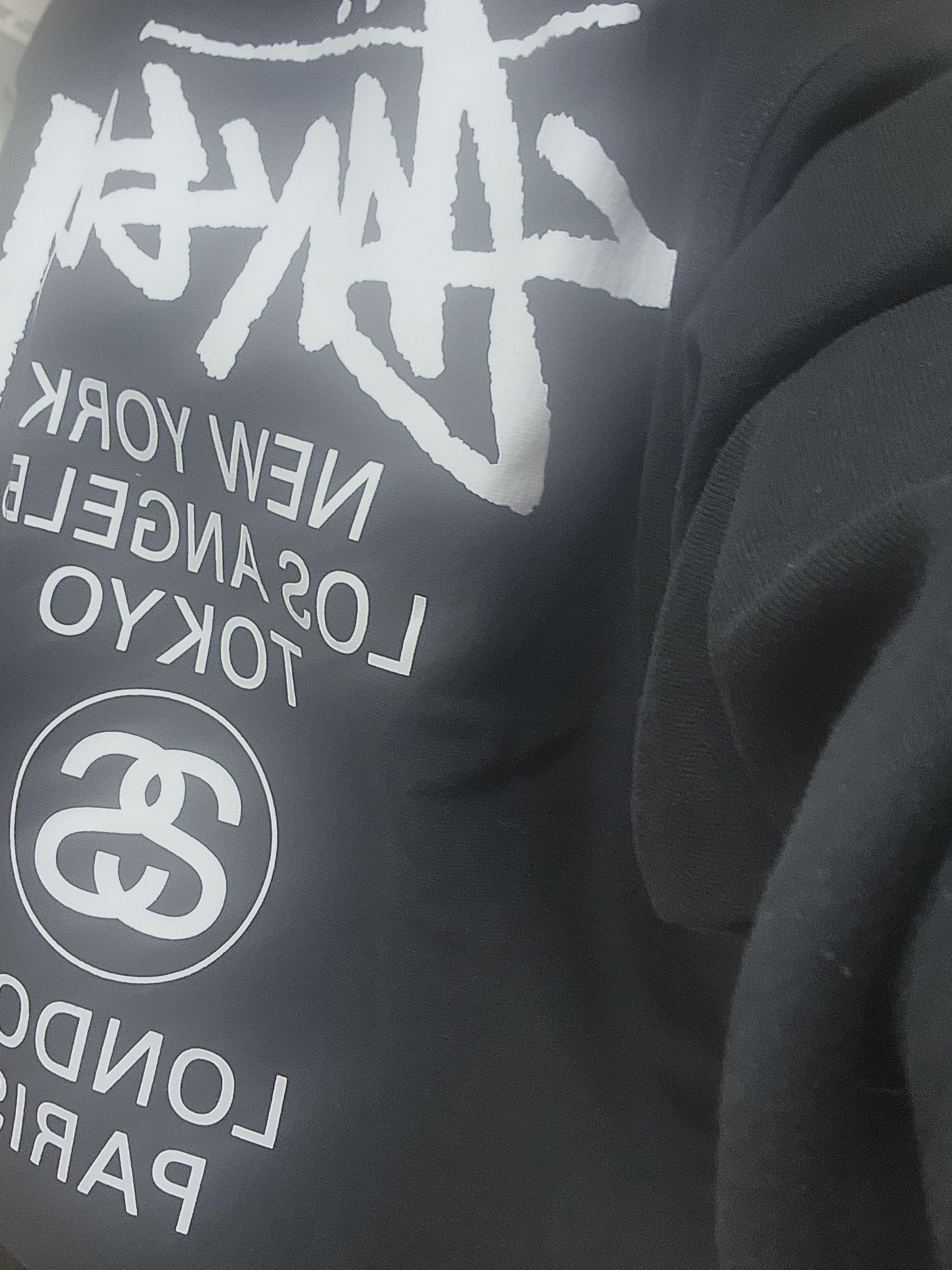 Stussy World Tour Crew Black 2023 착용 스타일