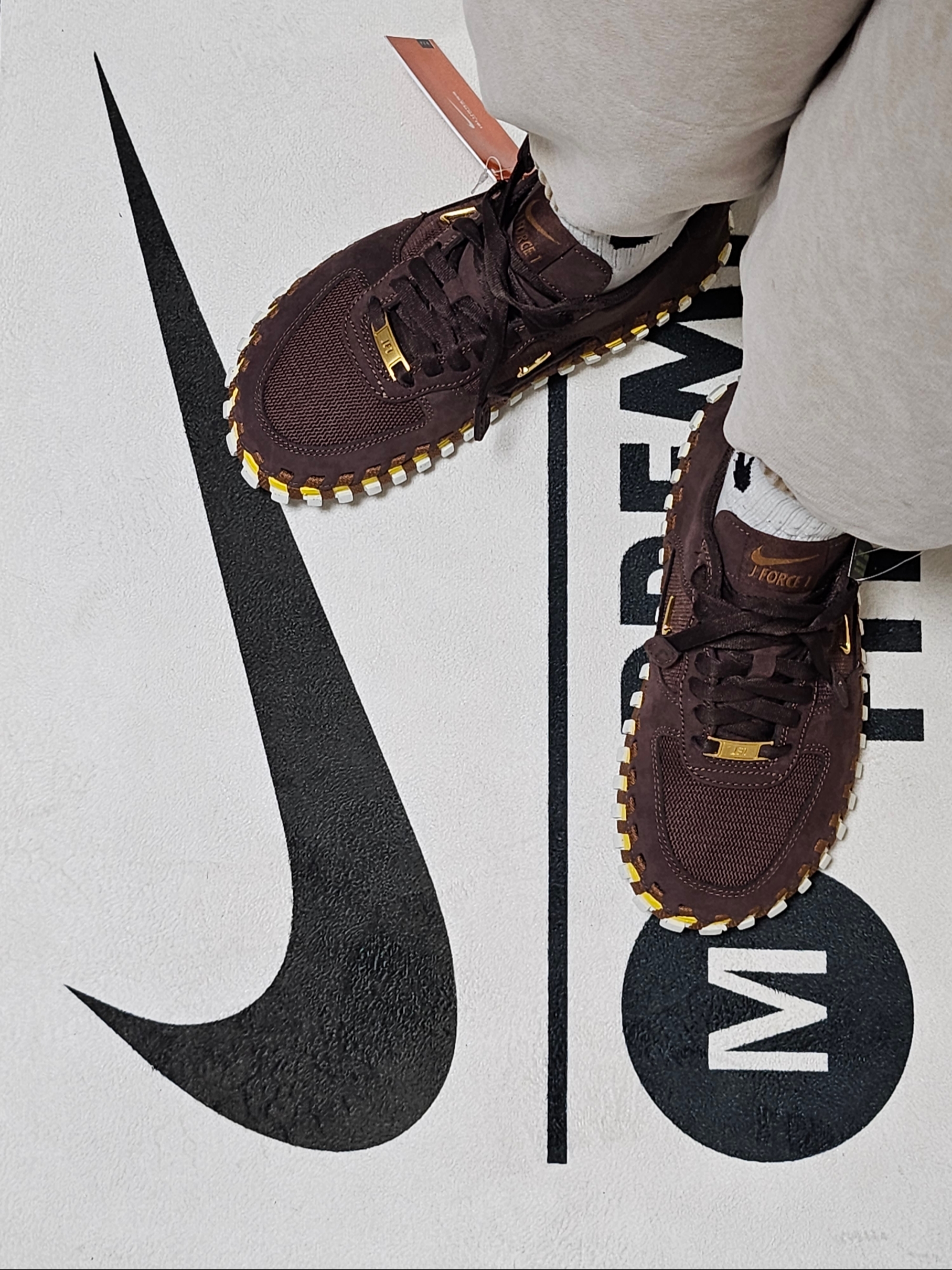 Nike x Jacquemus J Force 1 Low LX SP Earth 착용 스타일 - 4