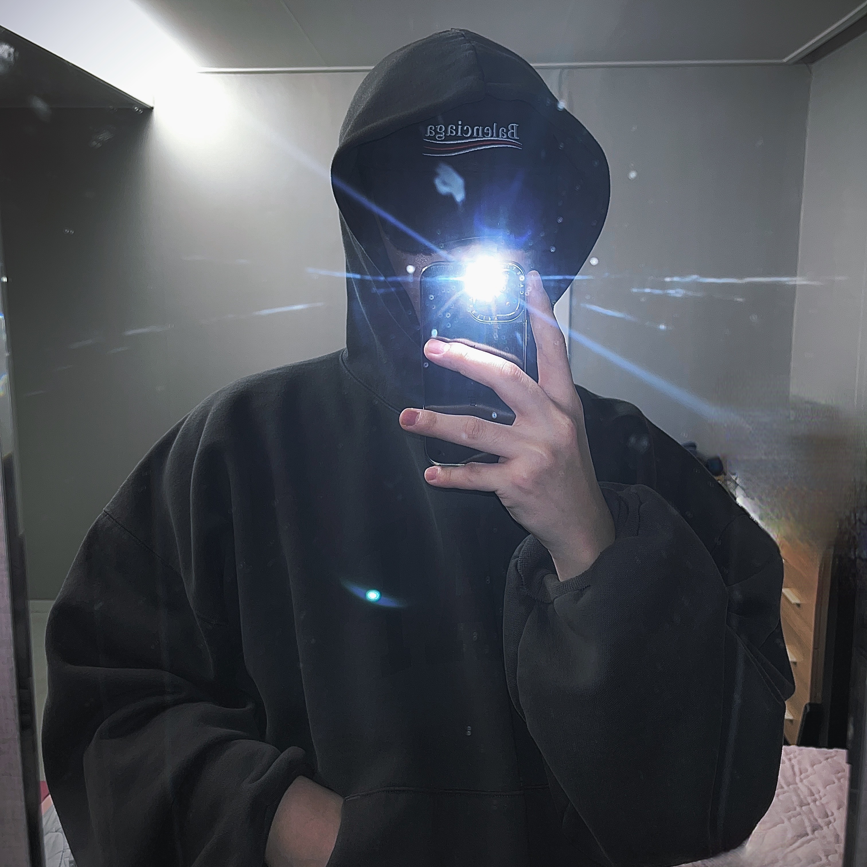 Balenciaga Political Campaign Destroyed Cap Black, Yeezy Gap Engineered By Balenciaga Dove Hoodie Black 착용 스타일