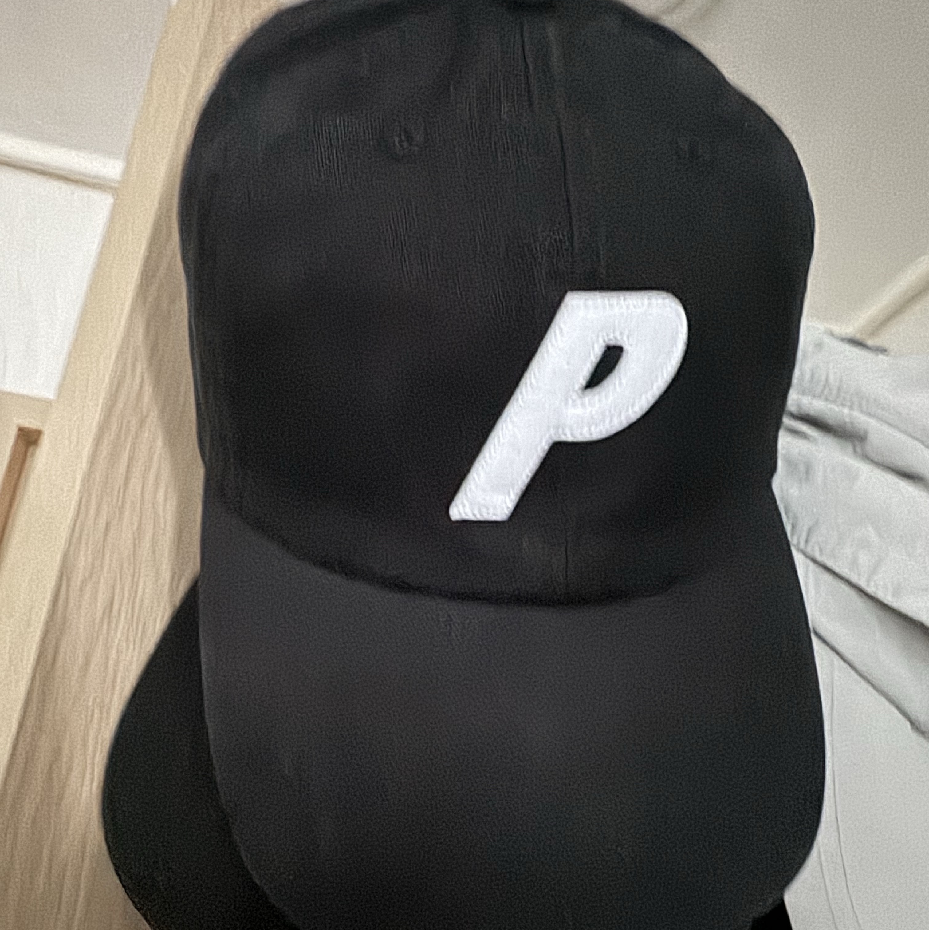 Palace P 6-Panel Cap Black - 24SS 착용 스타일
