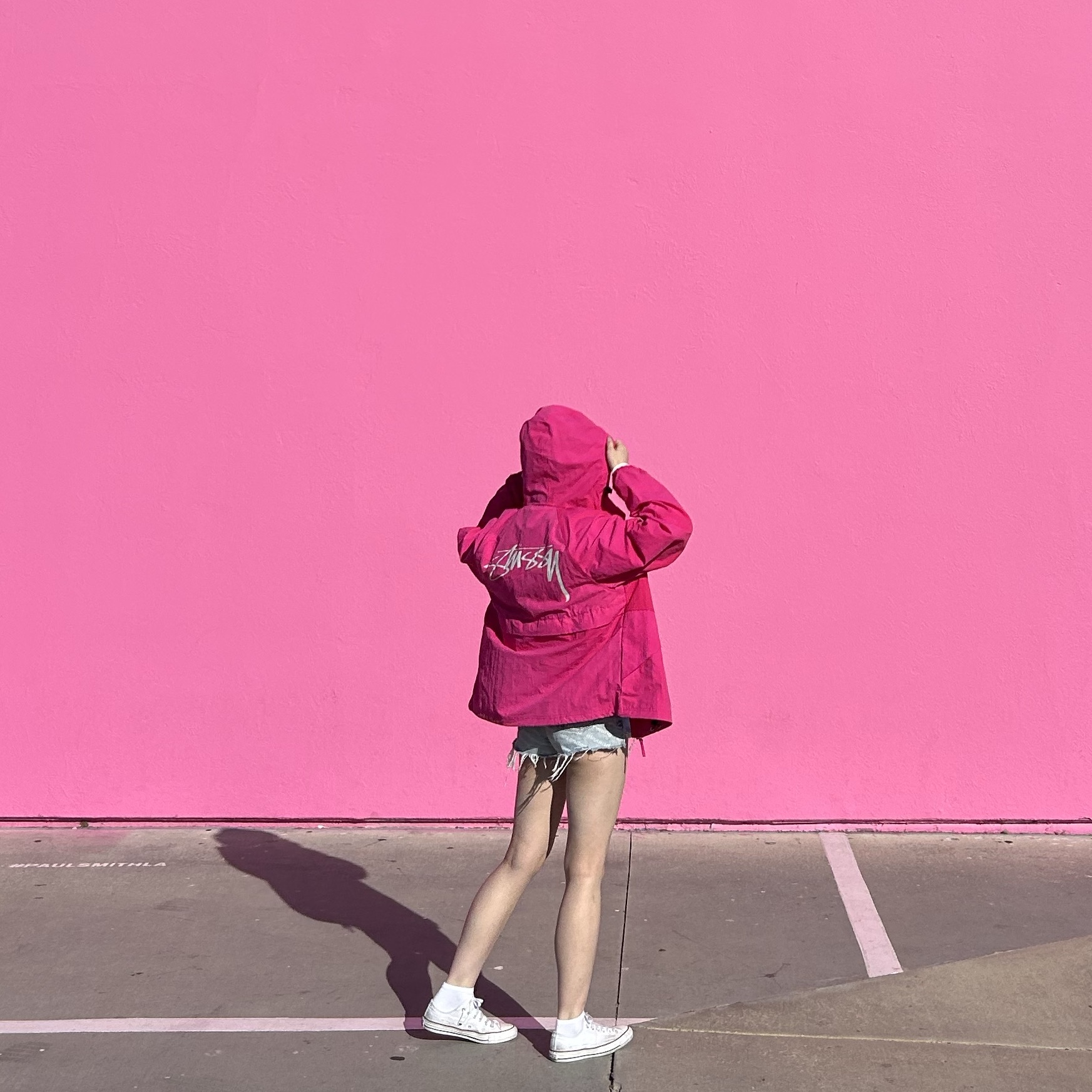 Stussy Wave Dye Beach Shell Jacket Fuchsia 착용 스타일 - 2