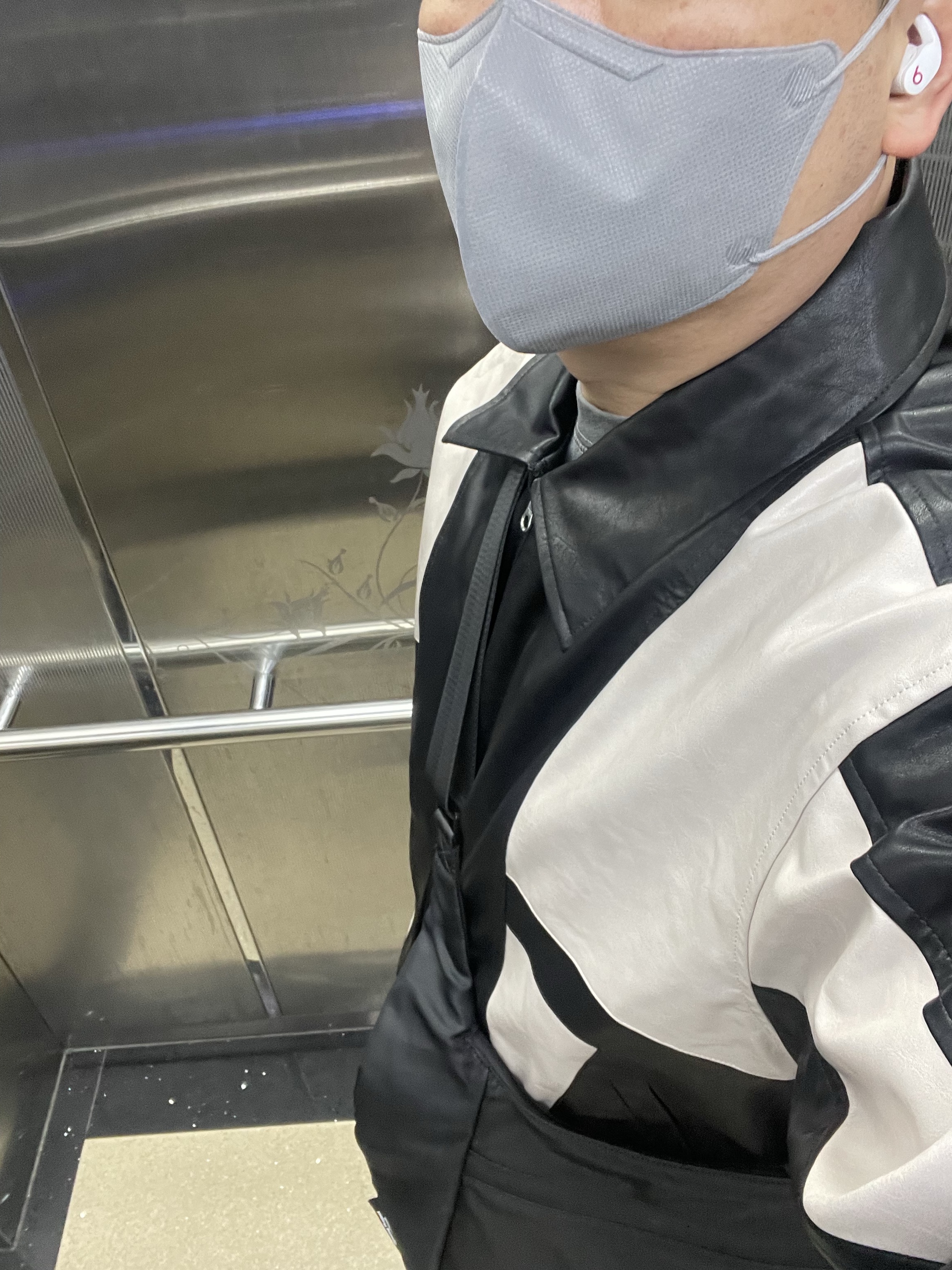 Opening Project Project Tech Body Bag 착용 스타일