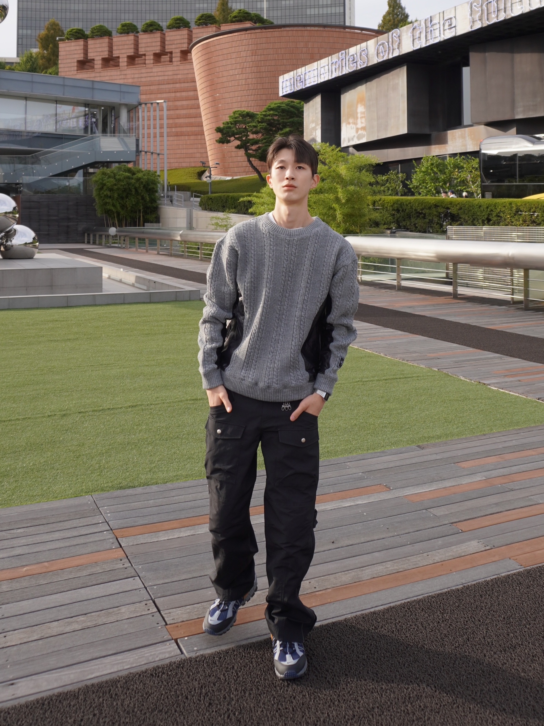 Andersson Bell x Asics Cargo Pants Black, Nike Air Humara Midnight Navy and Obsidian 착용 스타일 - 2