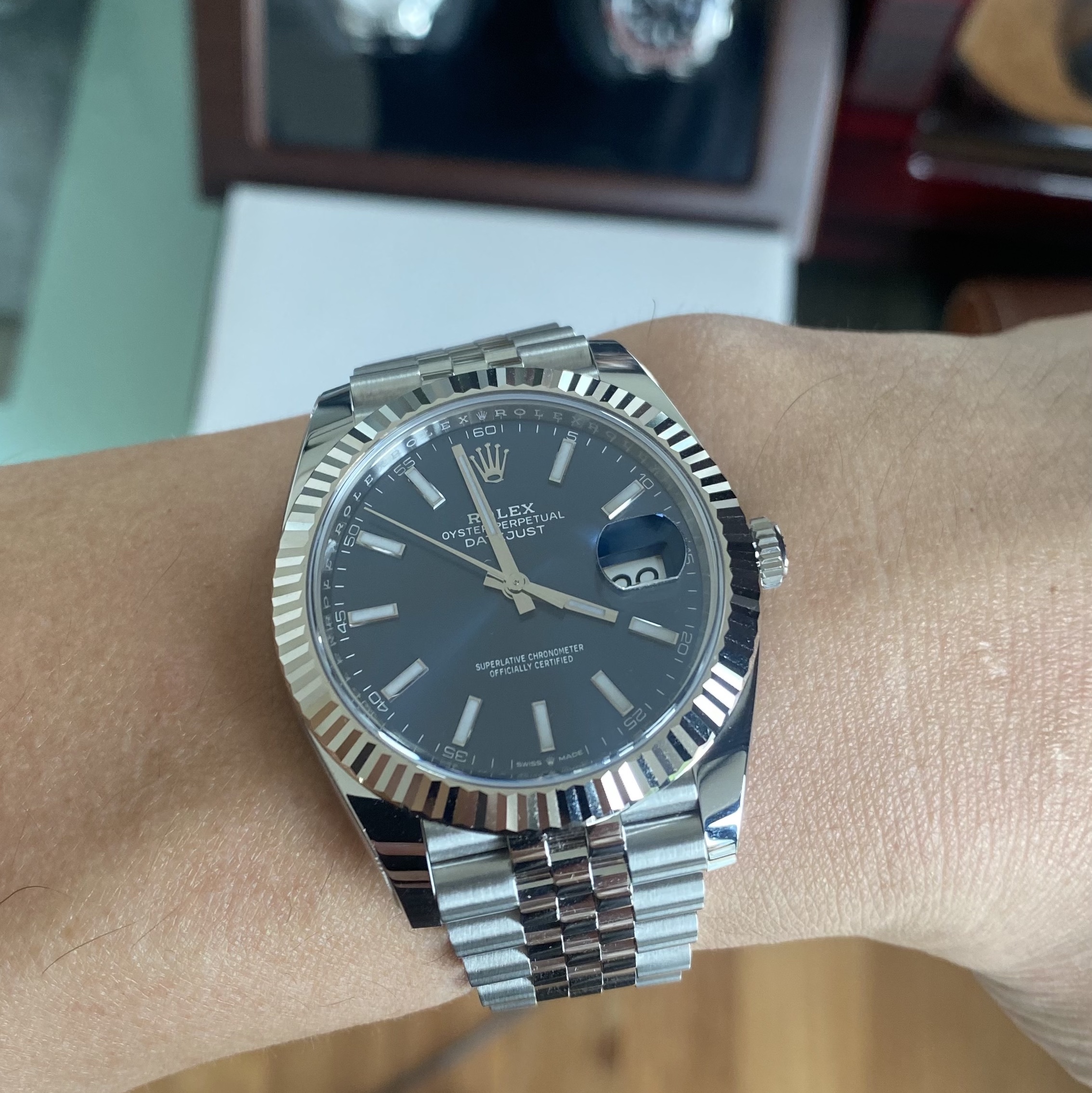 Rolex Datejust 41mm 126334 Bright Blue Jubilee 착용 스타일
