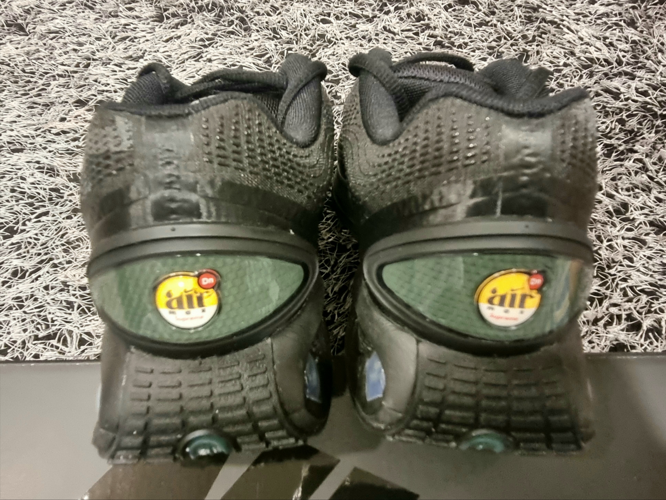 Nike x Supreme Air Max DN SP Black Galactic Jade 착용 스타일 - 6