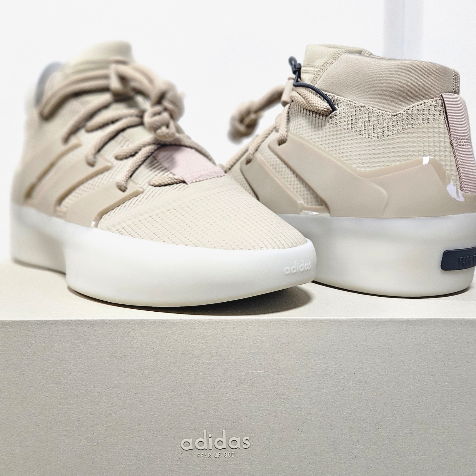 Adidas x Fear of God Athletics I Basketball Clay 착용 스타일 - 1