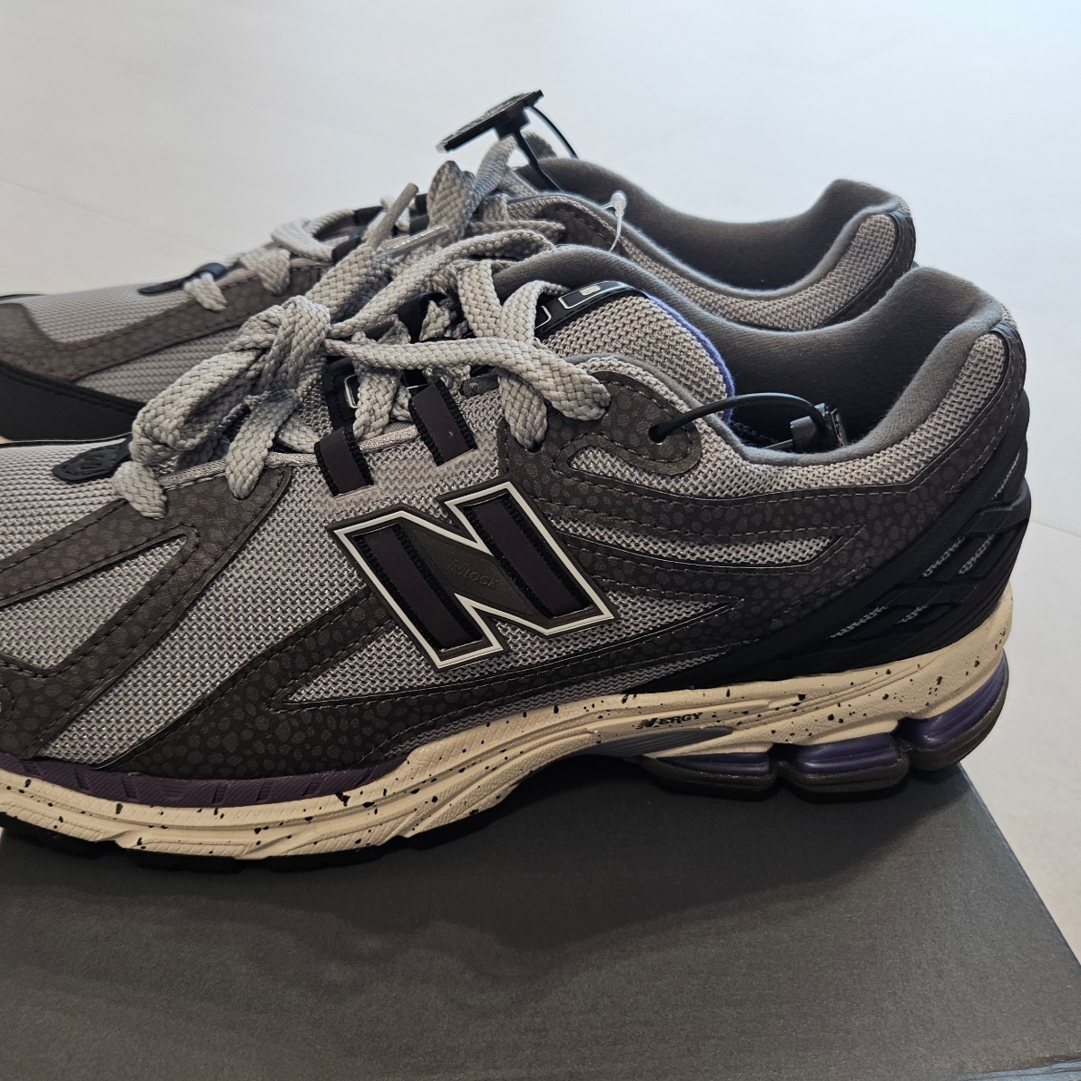 New Balance x Atmos 1906R Tokyo Dimension 착용 스타일 - 3