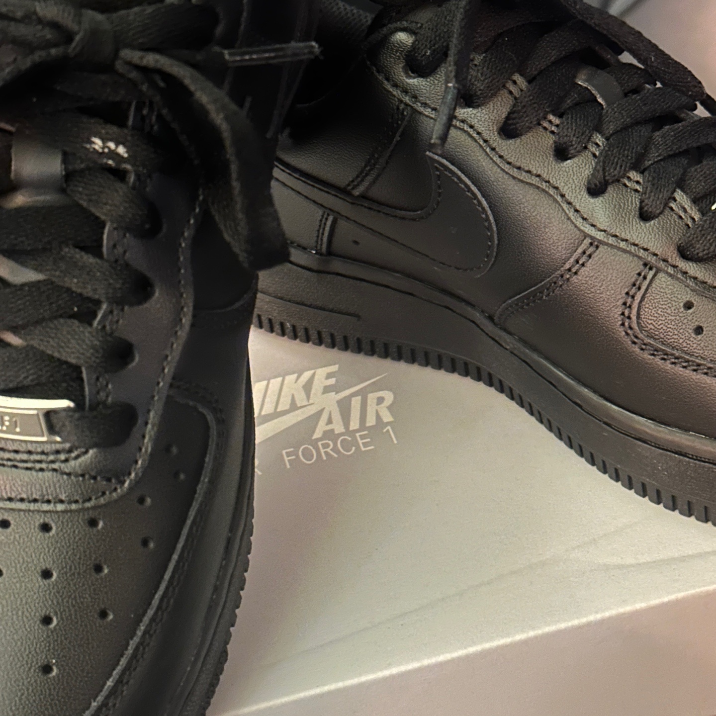 (W) Nike Air Force 1 '07 Low Triple Black 착용 스타일