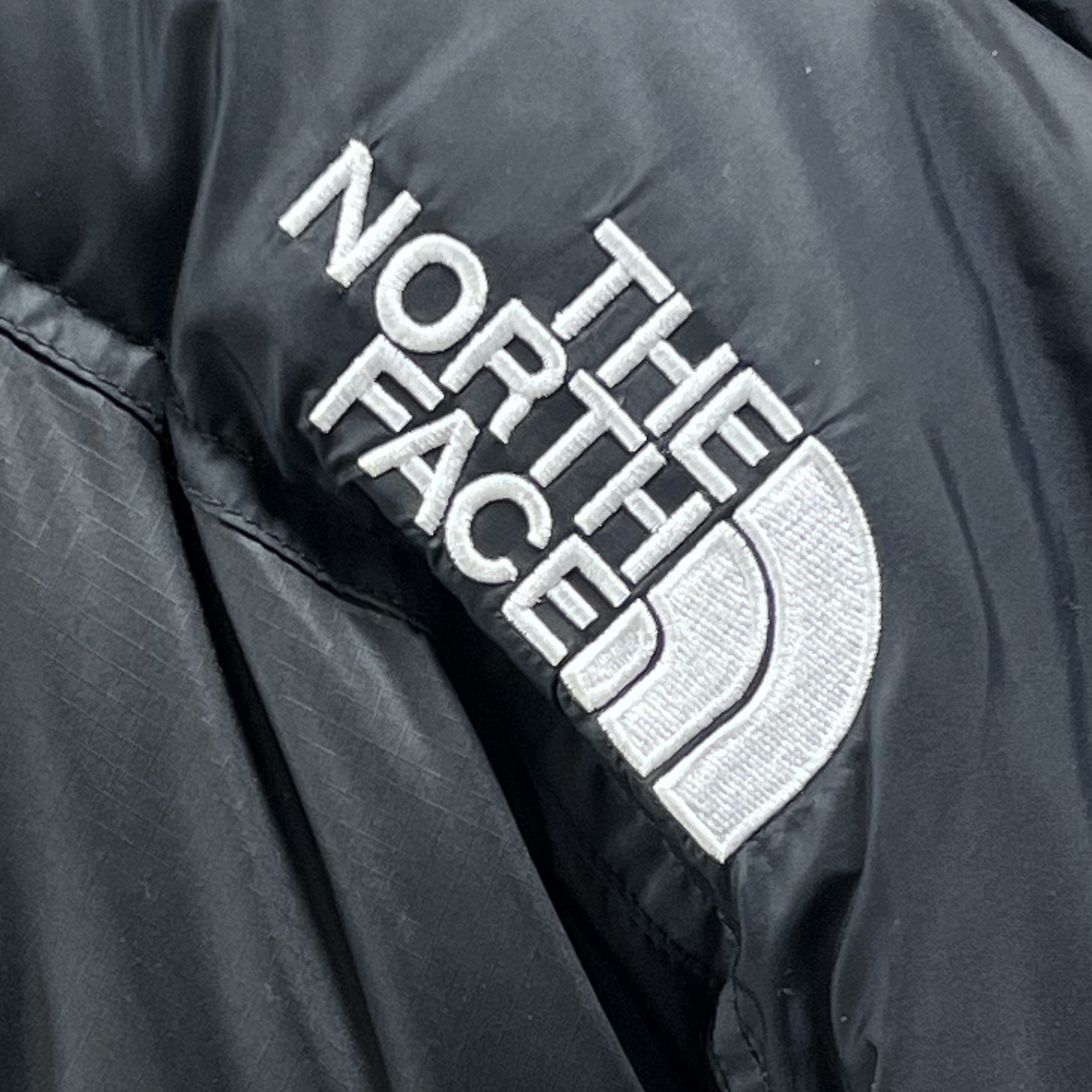 The North Face Nuptse On Ball Vest Real Black 착용 스타일
