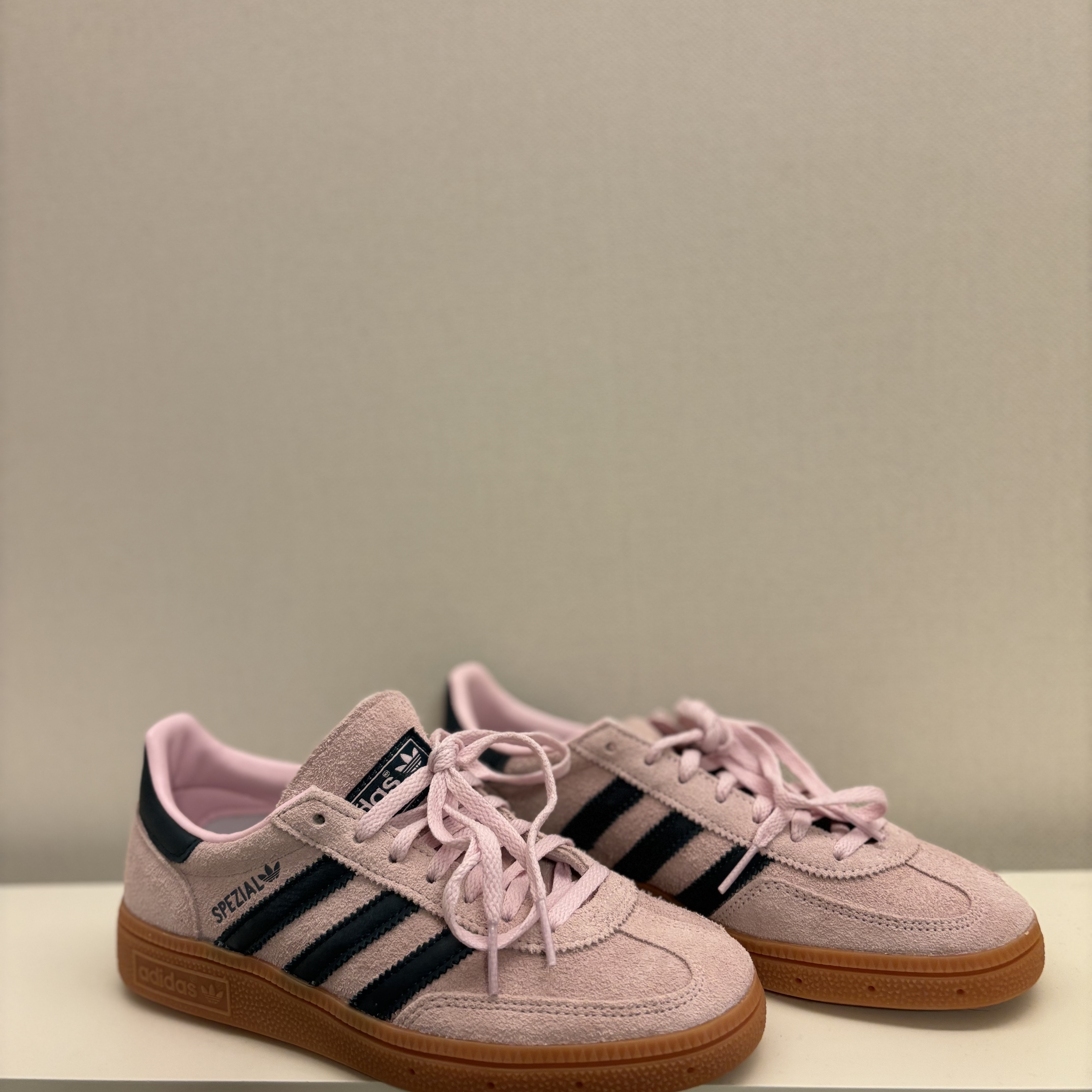 (W) Adidas Spezial Handball Clear Pink 착용 스타일 - 1