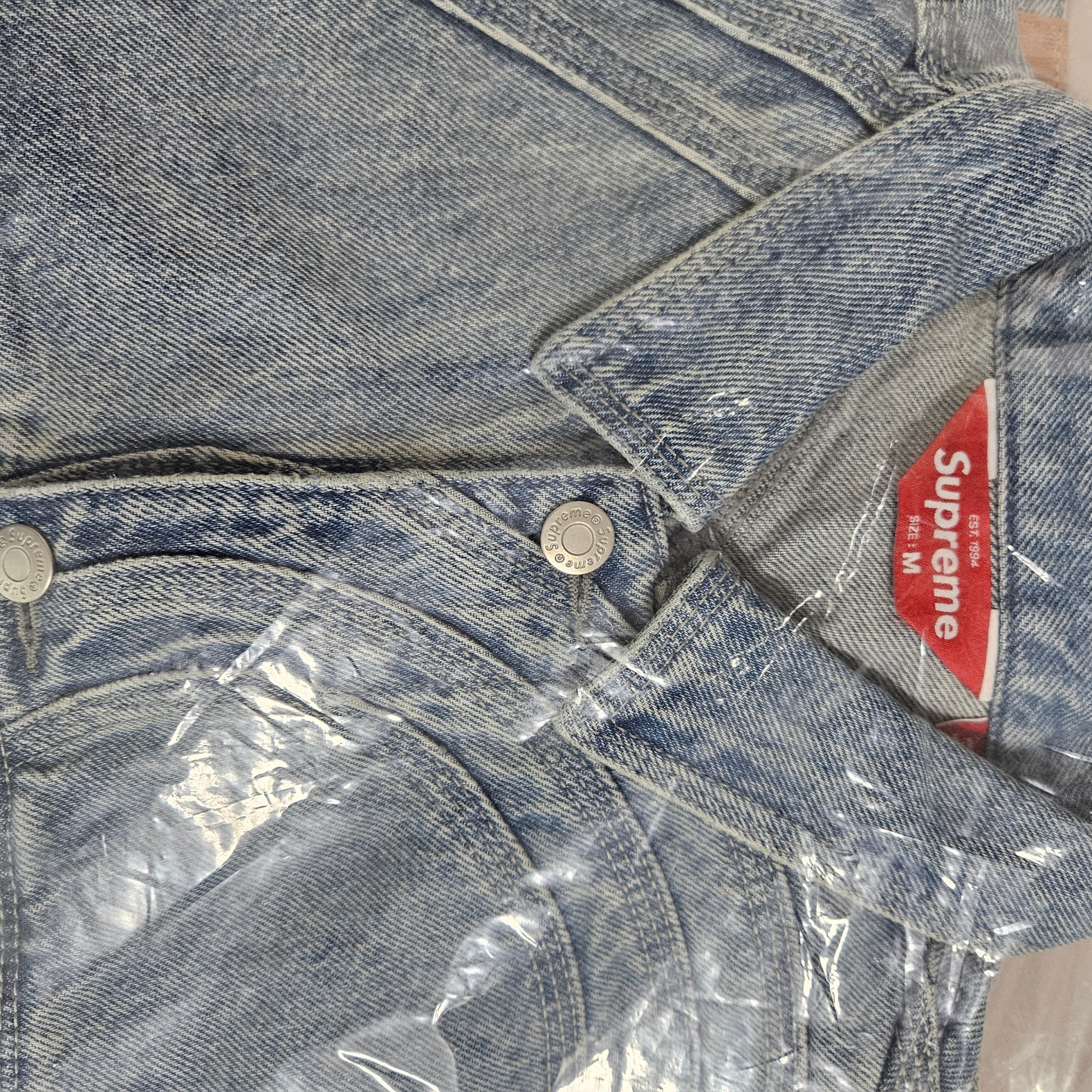 Supreme S Logo Denim Trucker Jacket Washed Blue - 24SS, Stussy Denim Zip Work Jacket Washed Blue 착용 스타일 - 2
