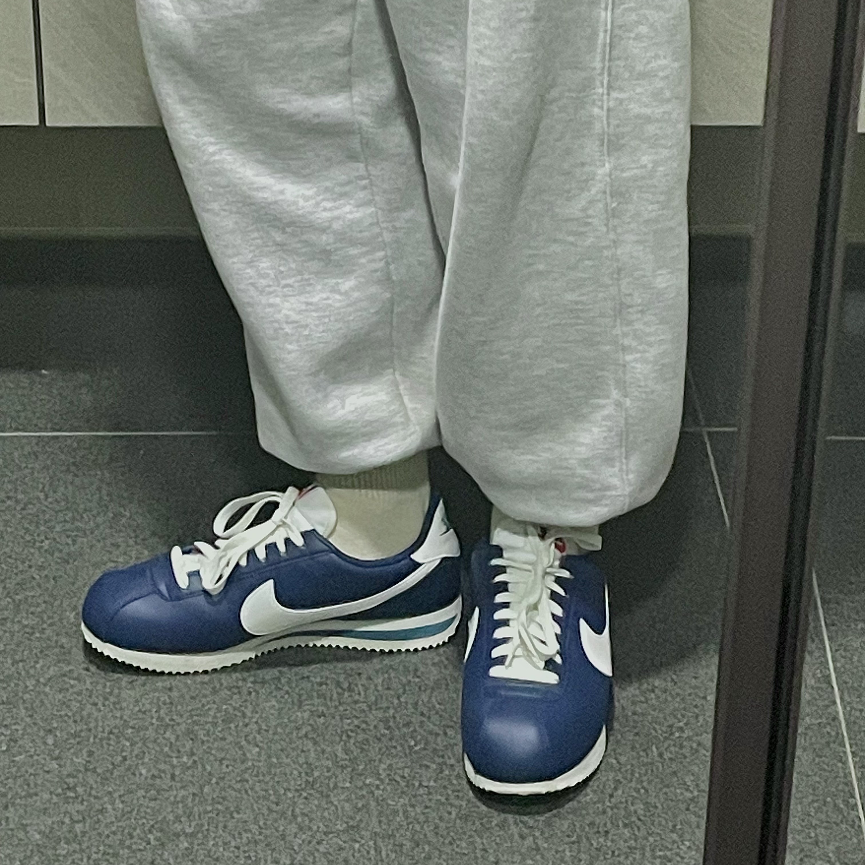 Nike Cortez Midnight Navy 착용 스타일 - 1