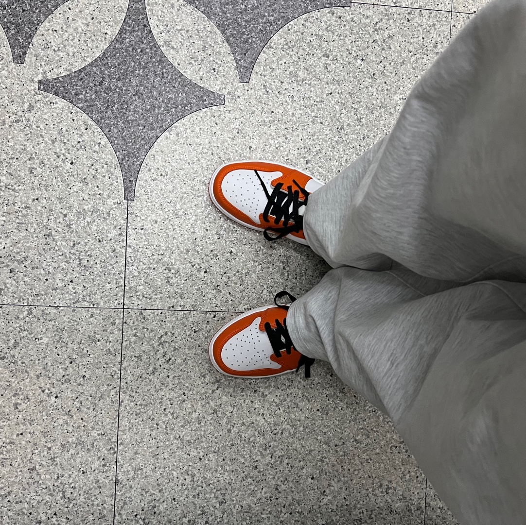 Jordan 1 Low OG Starfish 착용 스타일 - 2