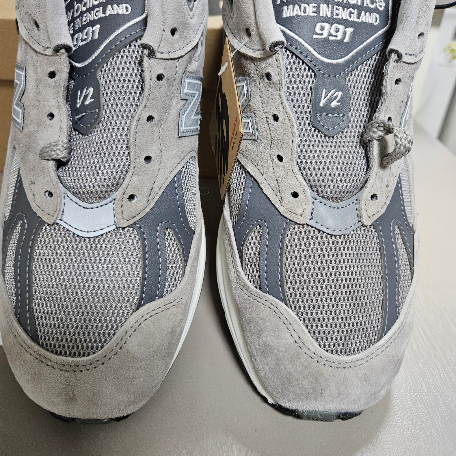 New Balance 991v2 Made in UK Rock Ridge Alloy Silver 착용 스타일 - 2