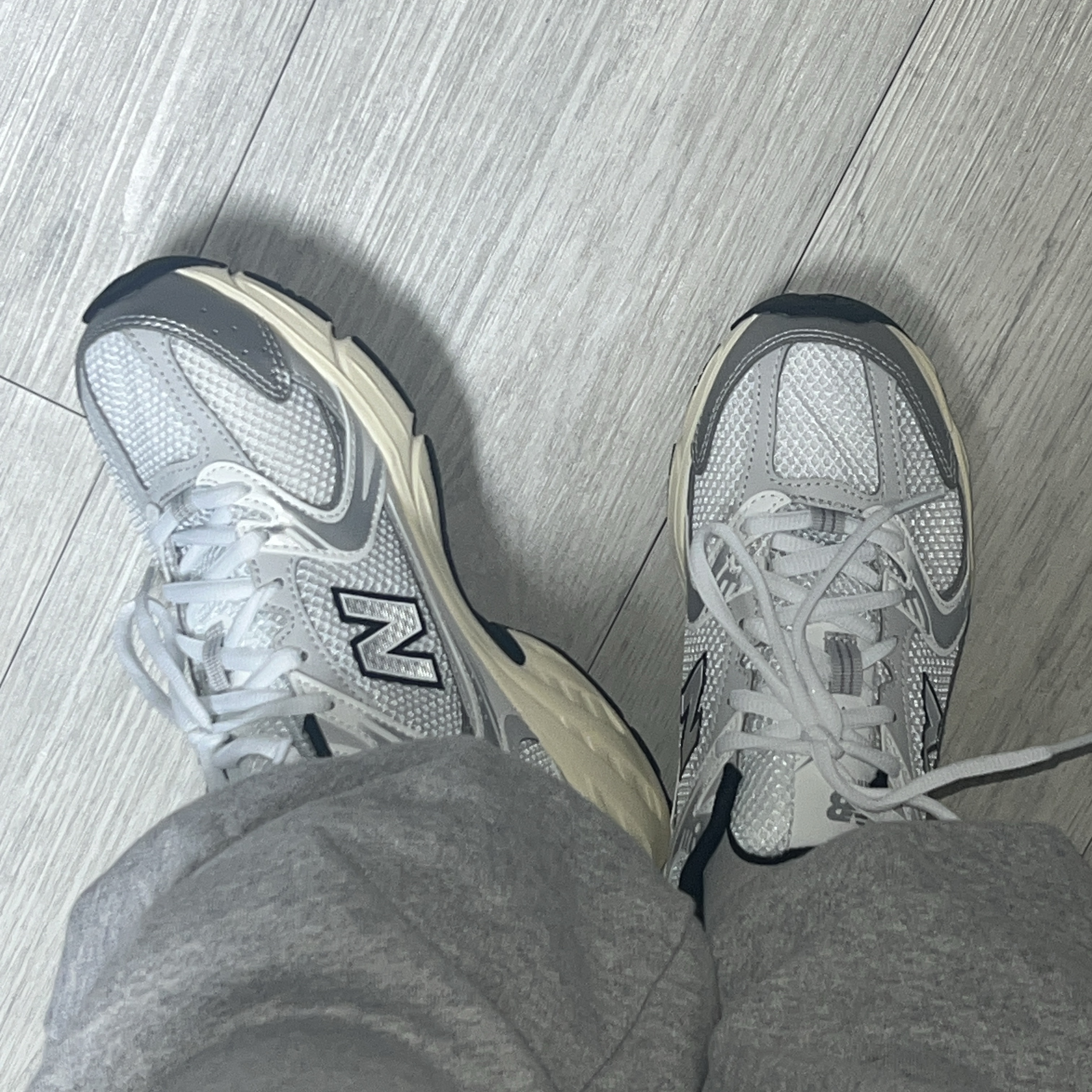 New Balance 530 Silver Cream 착용 스타일