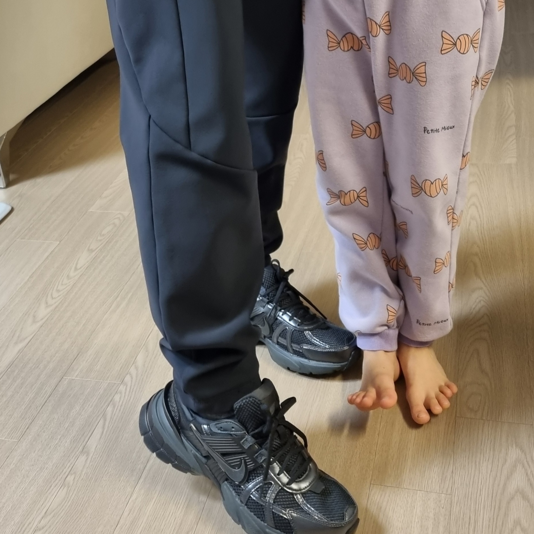 Nike V2K Run Black Anthracite 착용 스타일