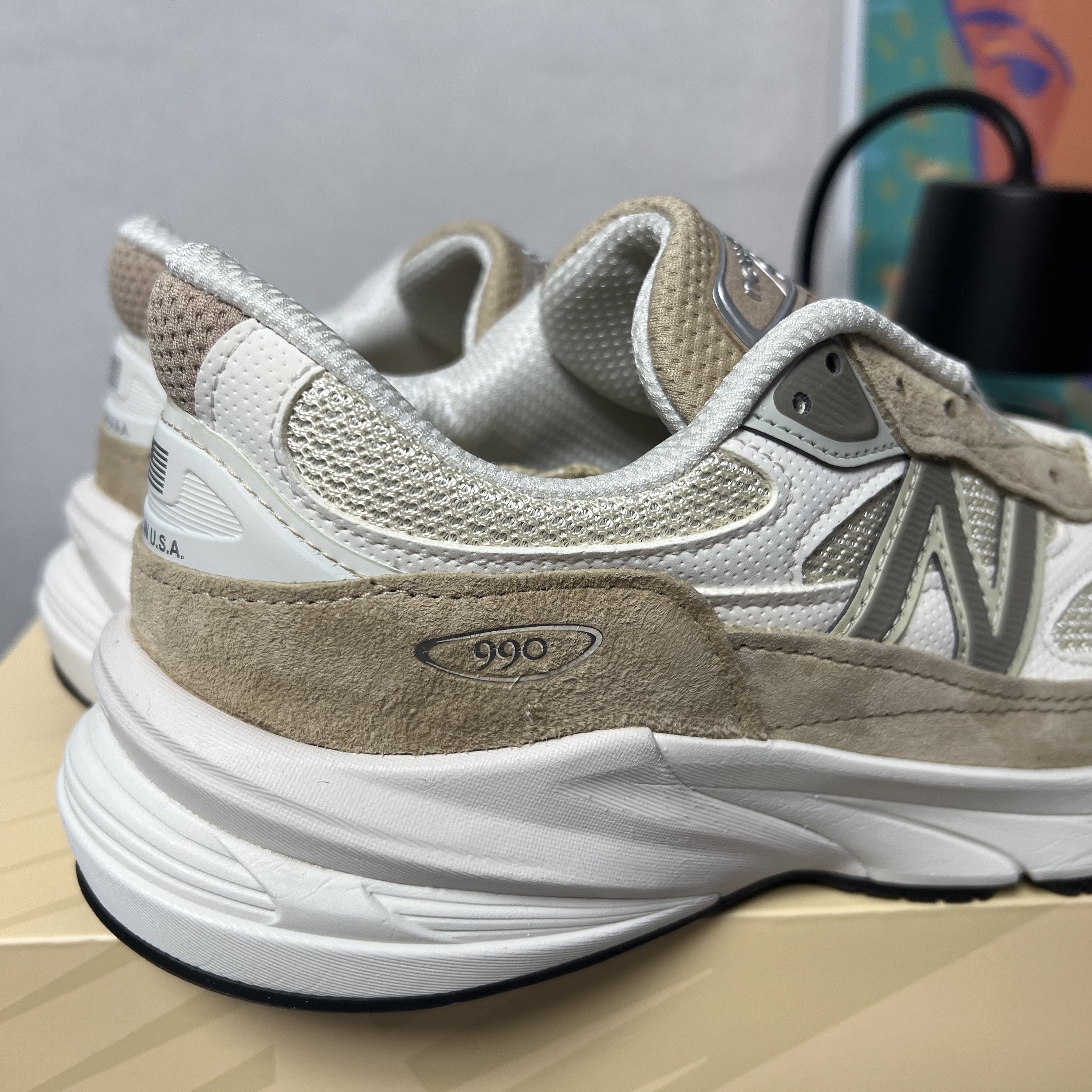 New Balance x Aime Leon Dore 990v6 Made in USA Tan 착용 스타일 - 3