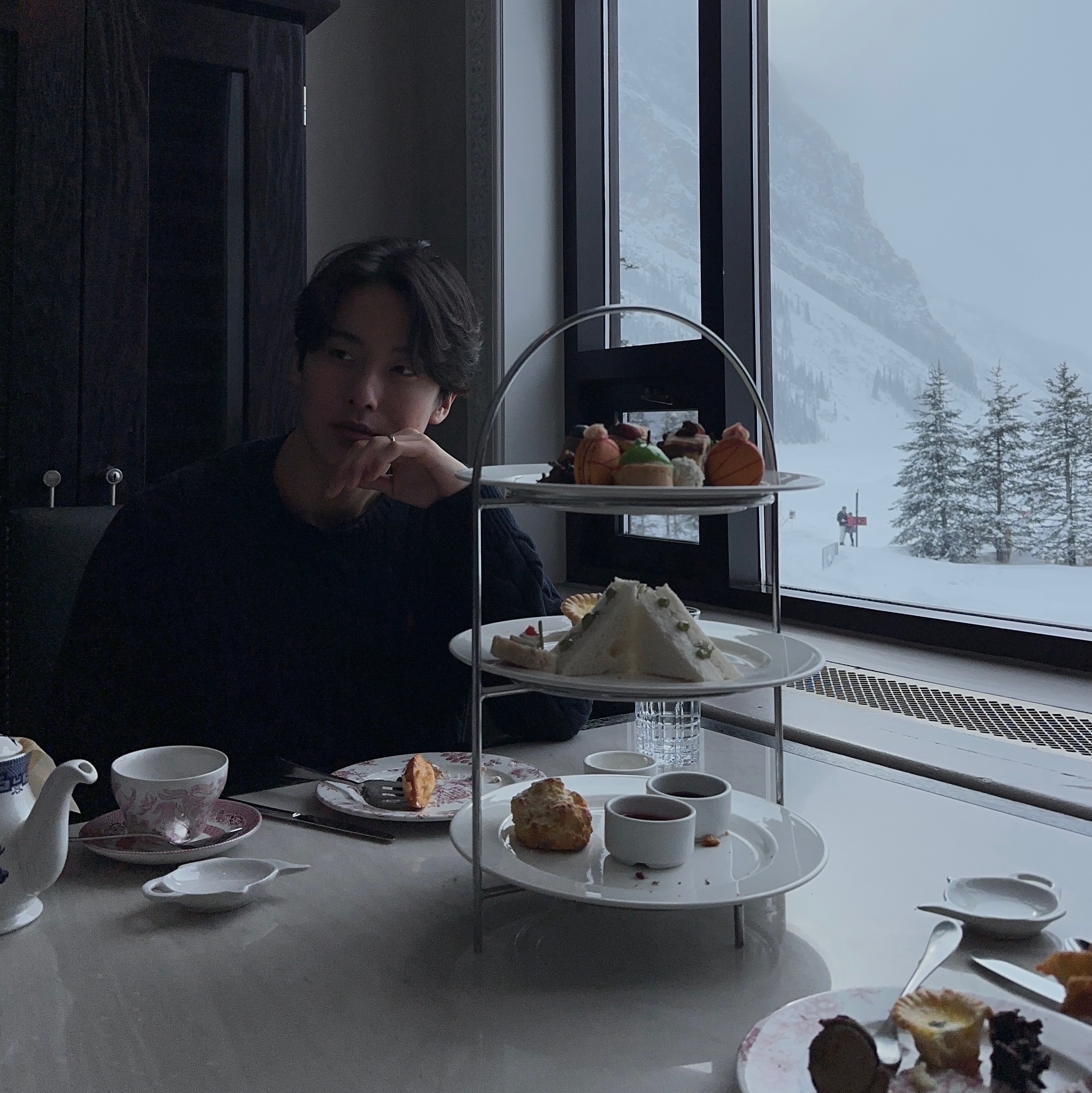 Palace Tri Pocket Hood Black - 23SS, Burberry Detachable Sleeve Hooded Puffer Jacket Navy 착용 스타일 - 4