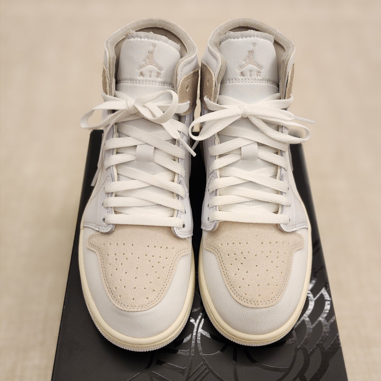 Jordan 1 Mid SE Craft White Light Orewood Brown 착용 스타일 - 1