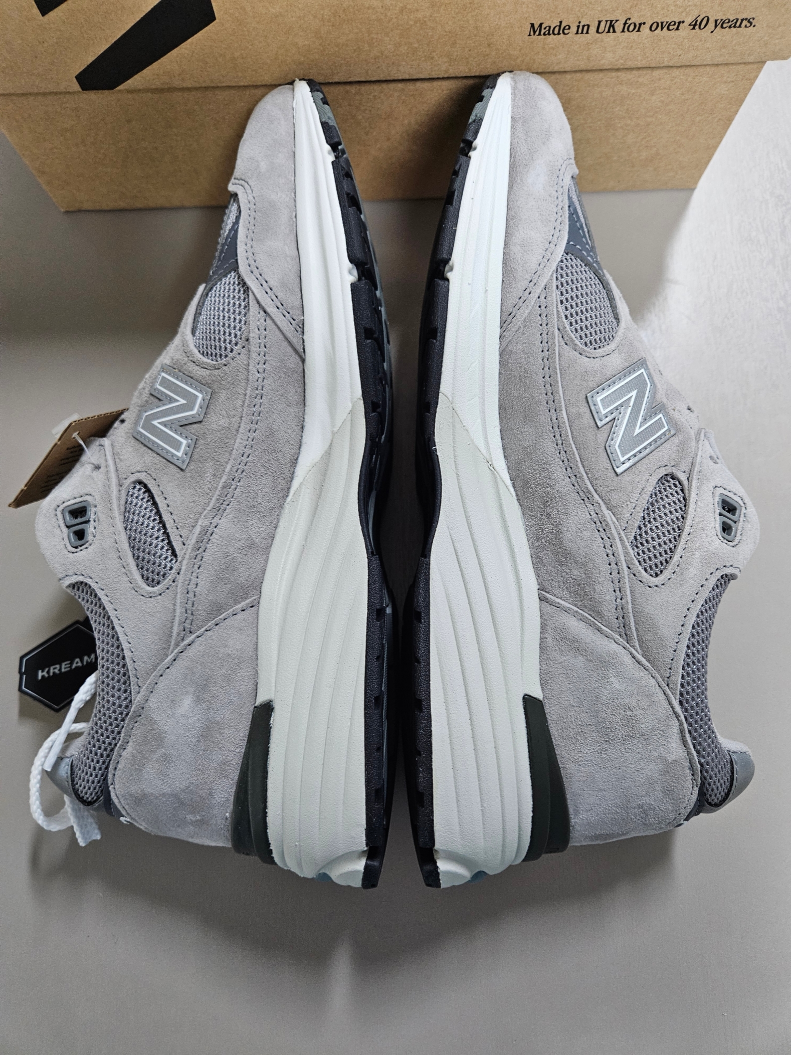 New Balance 991v2 Made in UK Rock Ridge Alloy Silver 착용 스타일 - 6