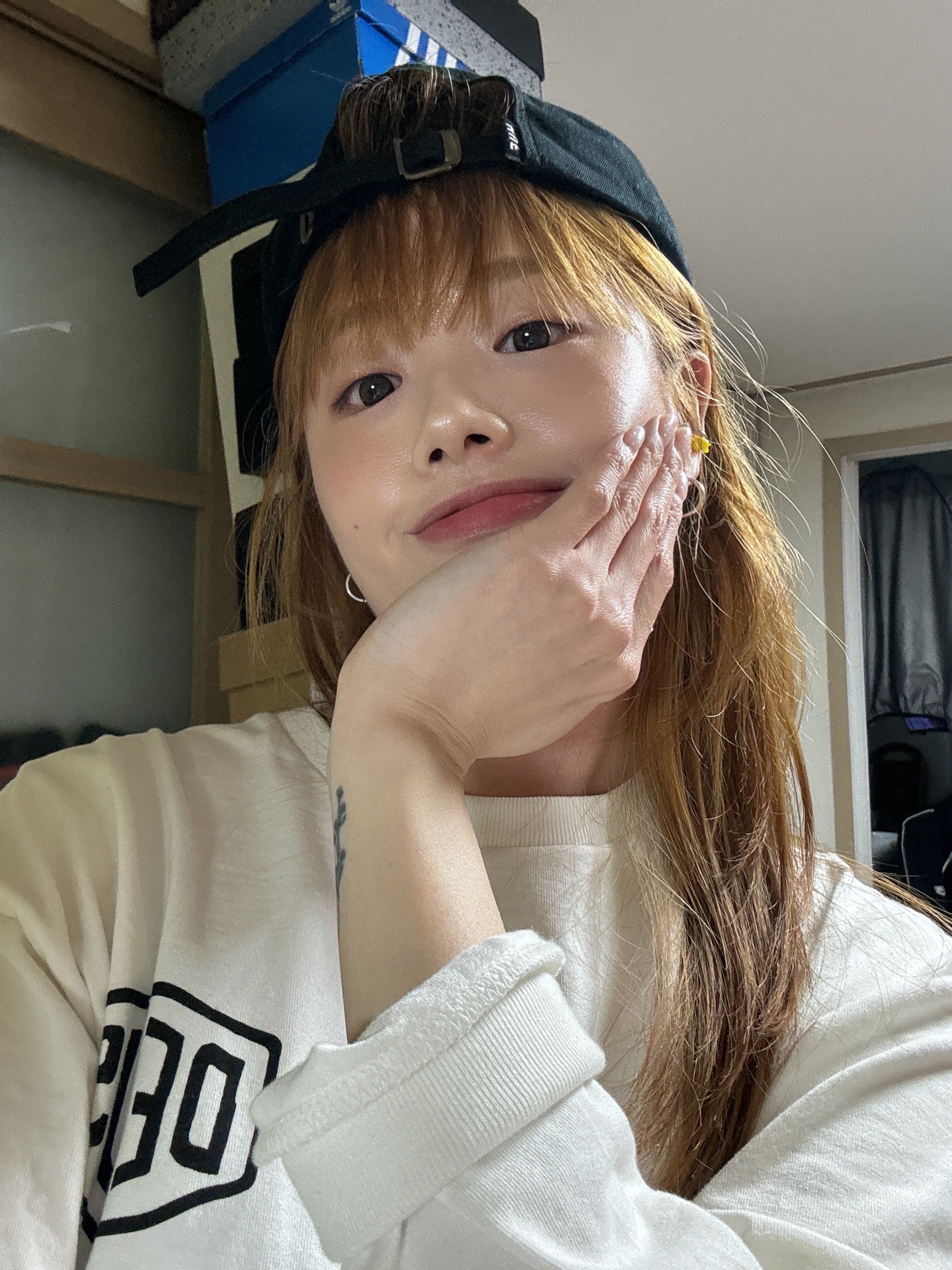 Deus Ex Machina Seoul College Long Sleeve T-Shirt White 착용 스타일 - 2