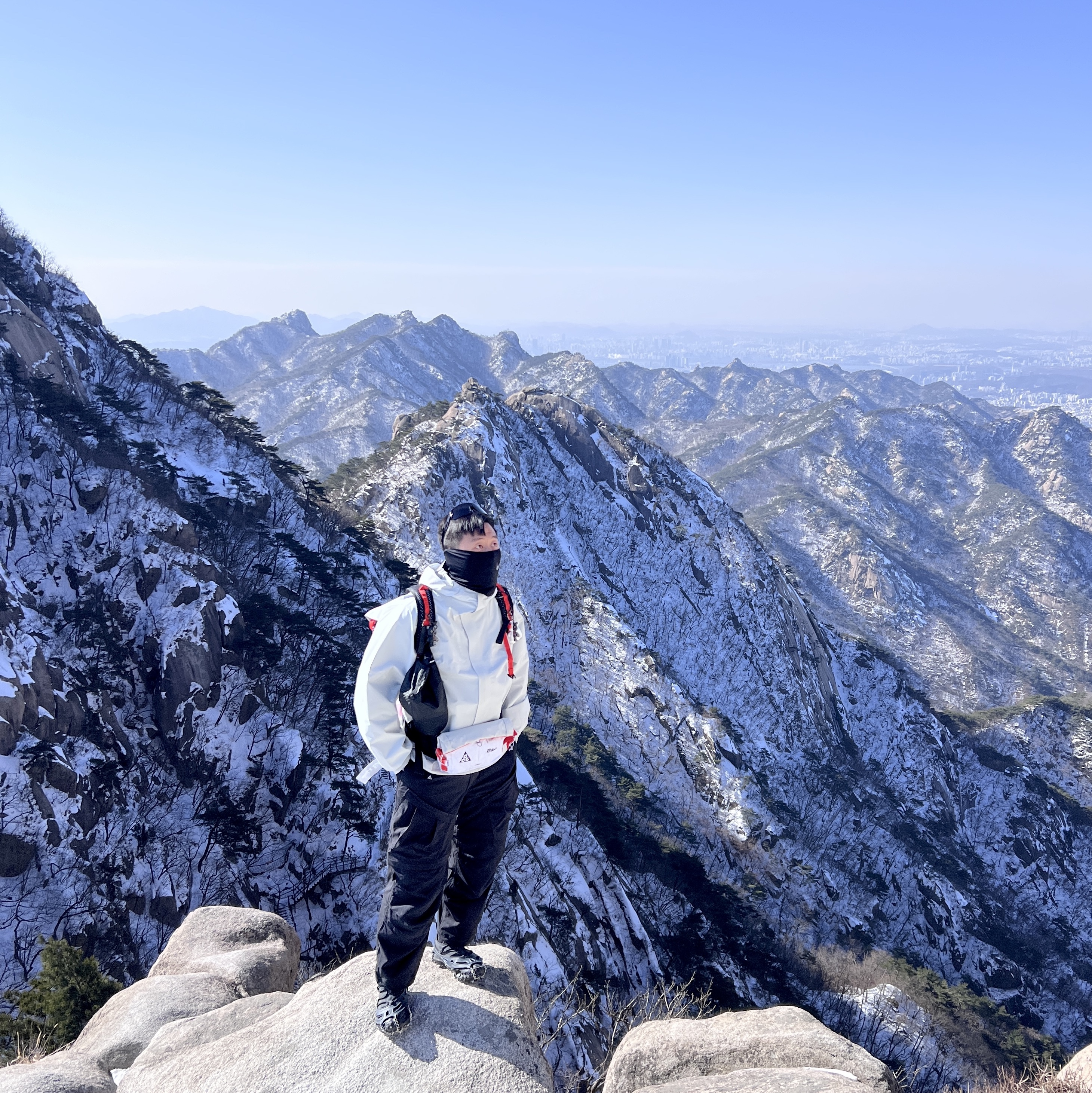 Nike ACG Aisen Daypack 32L White, Nike ACG Trail Cap Black 착용 스타일 - 3