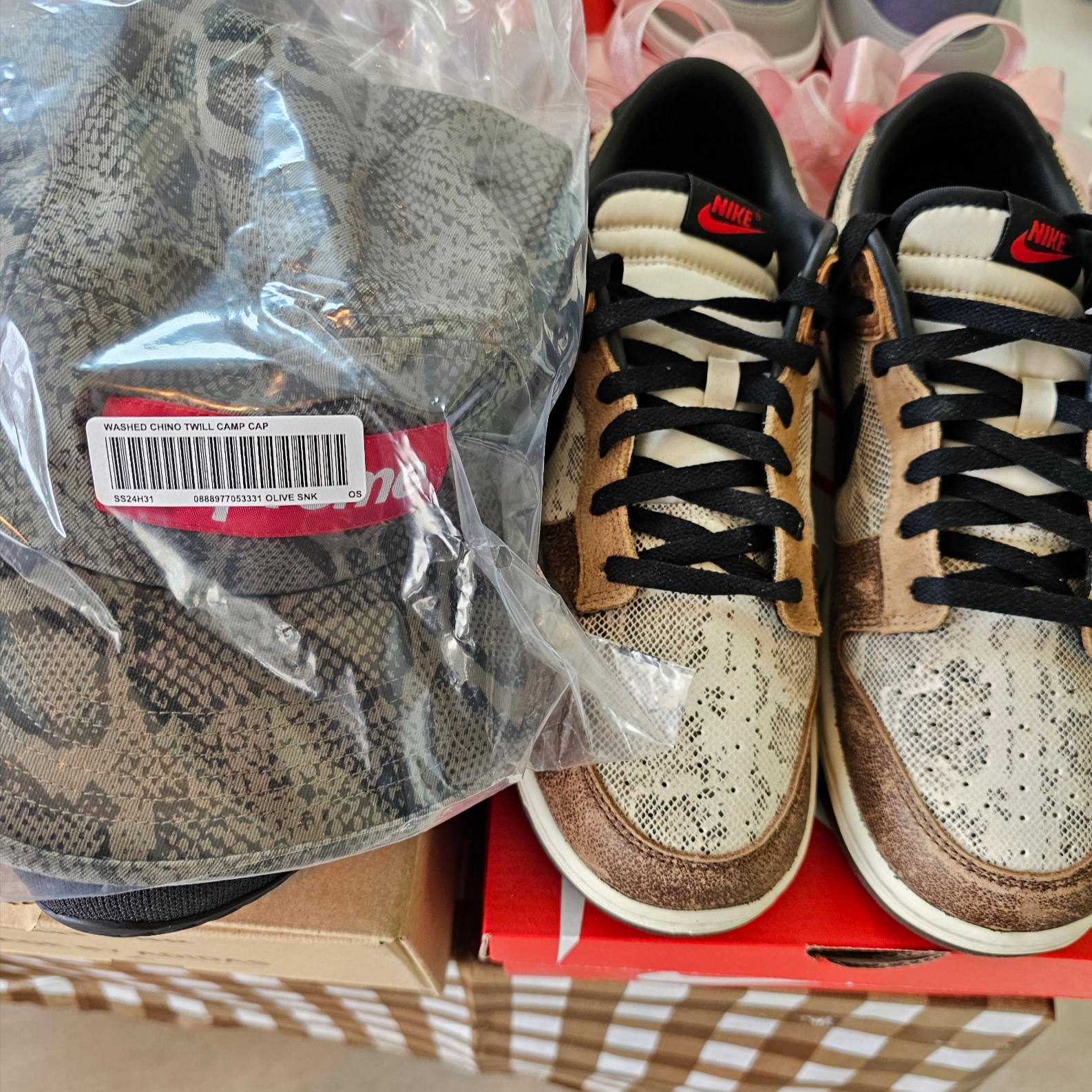 Nike Dunk Low PRM Head to Head, Supreme Washed Chino Twill Camp Cap Snake - 24SS 착용 스타일