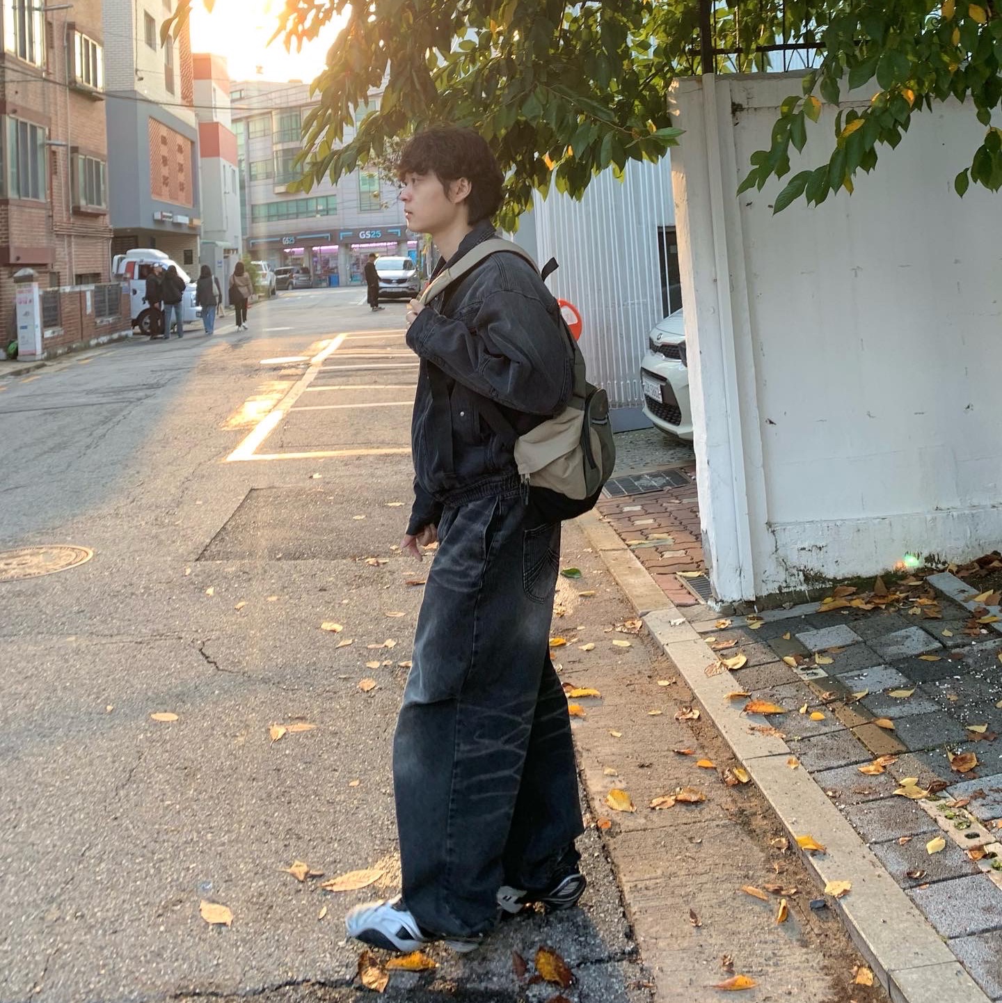 Balenciaga Tyrex Sneakers Black Grey 착용 스타일 - 4