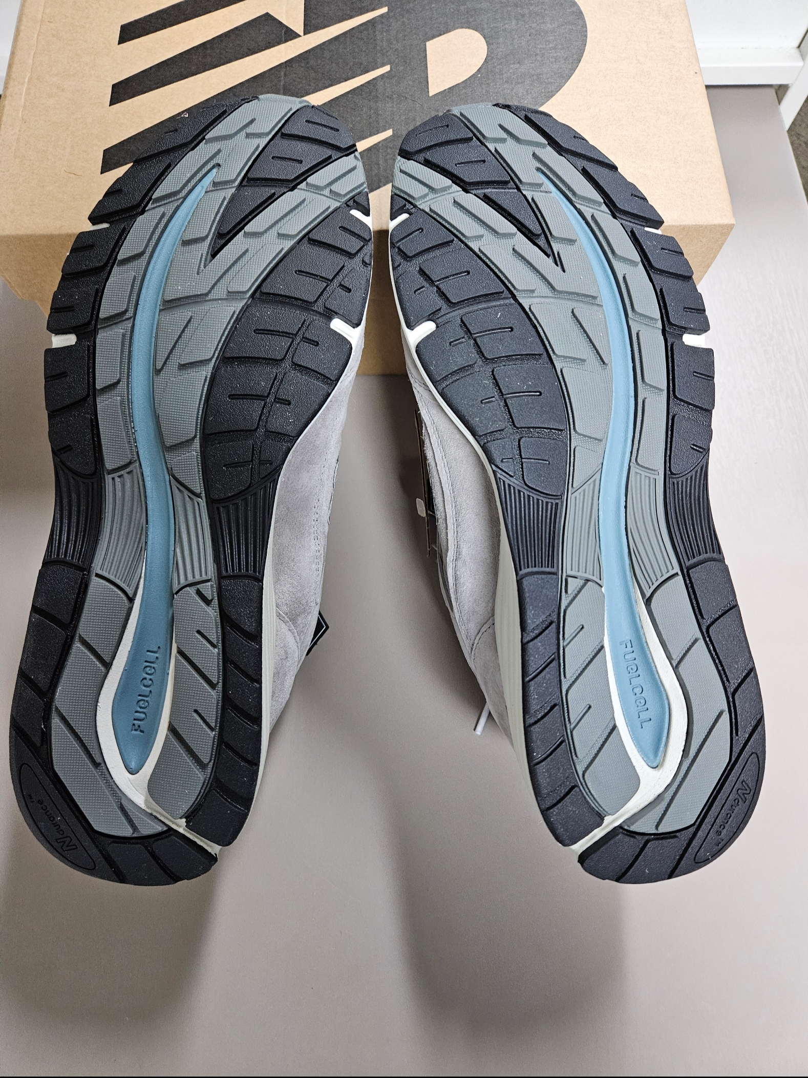 New Balance 991v2 Made in UK Rock Ridge Alloy Silver 착용 스타일 - 8