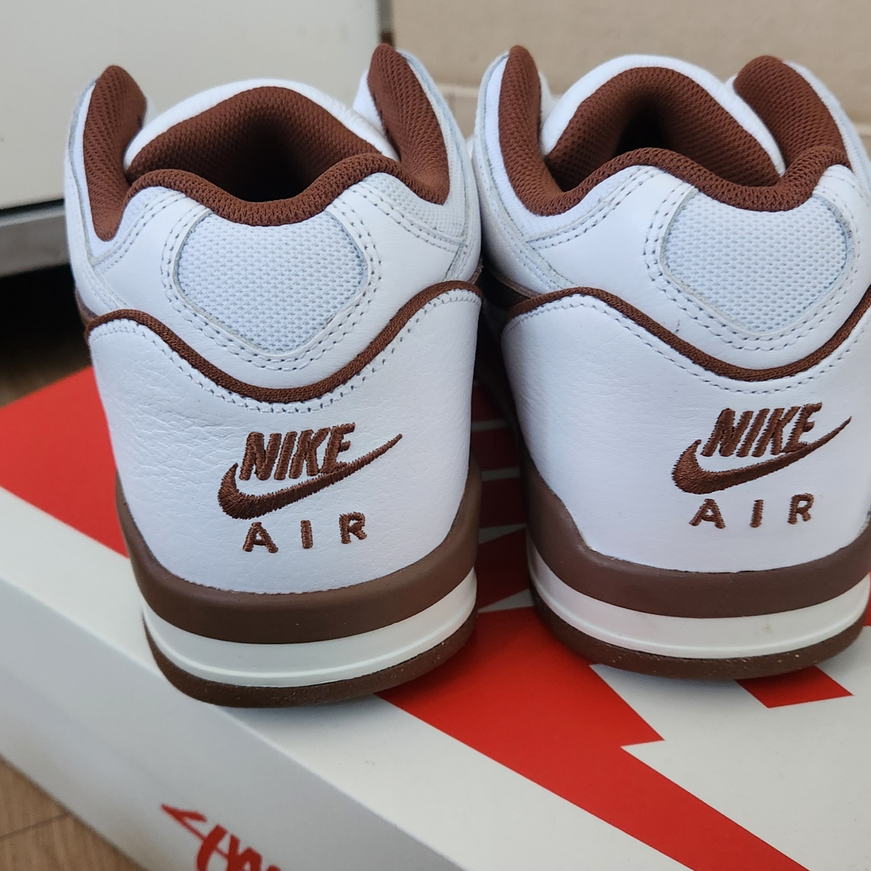 Nike x Stussy Air Flight 89 Low White and Pecan 착용 스타일 - 4