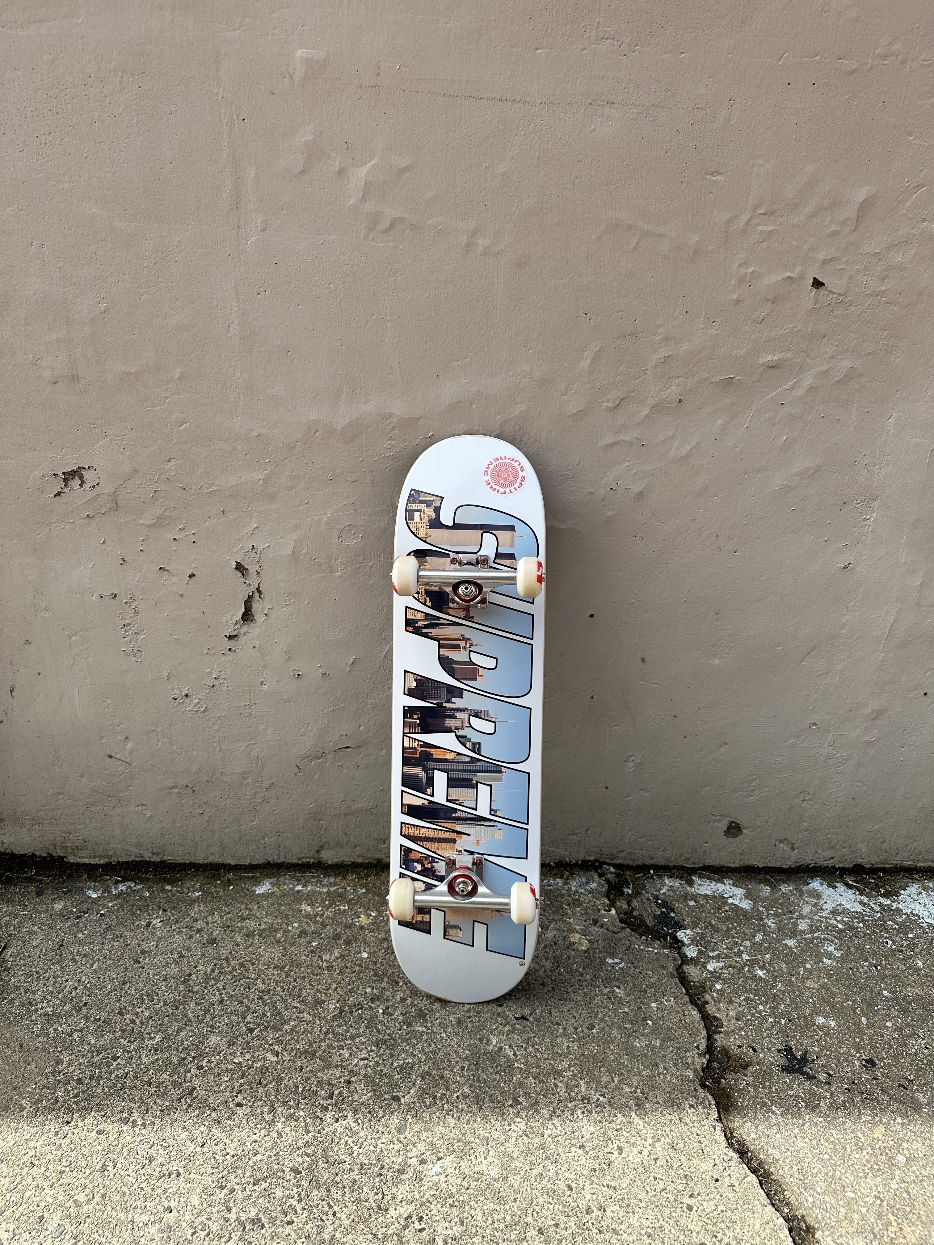 Supreme Gotham Skateboard White - 23FW, Supreme x Spitfire Shop Wheels White (Set of 4) - 23FW 착용 스타일