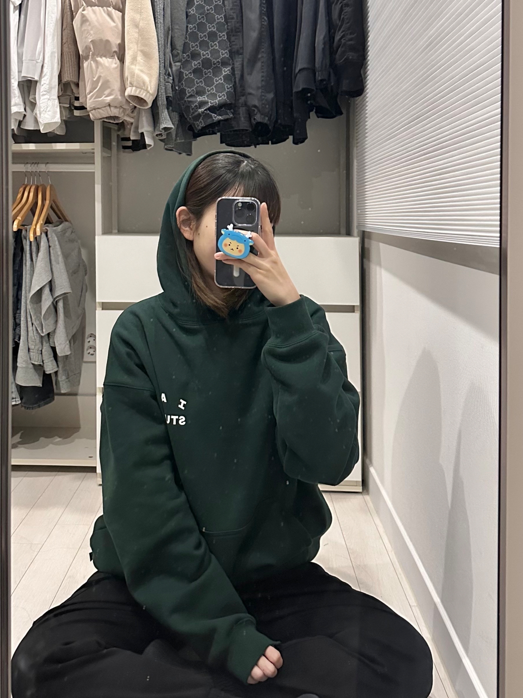 IAB Studio Hoodie Deep Green 착용 스타일 - 2