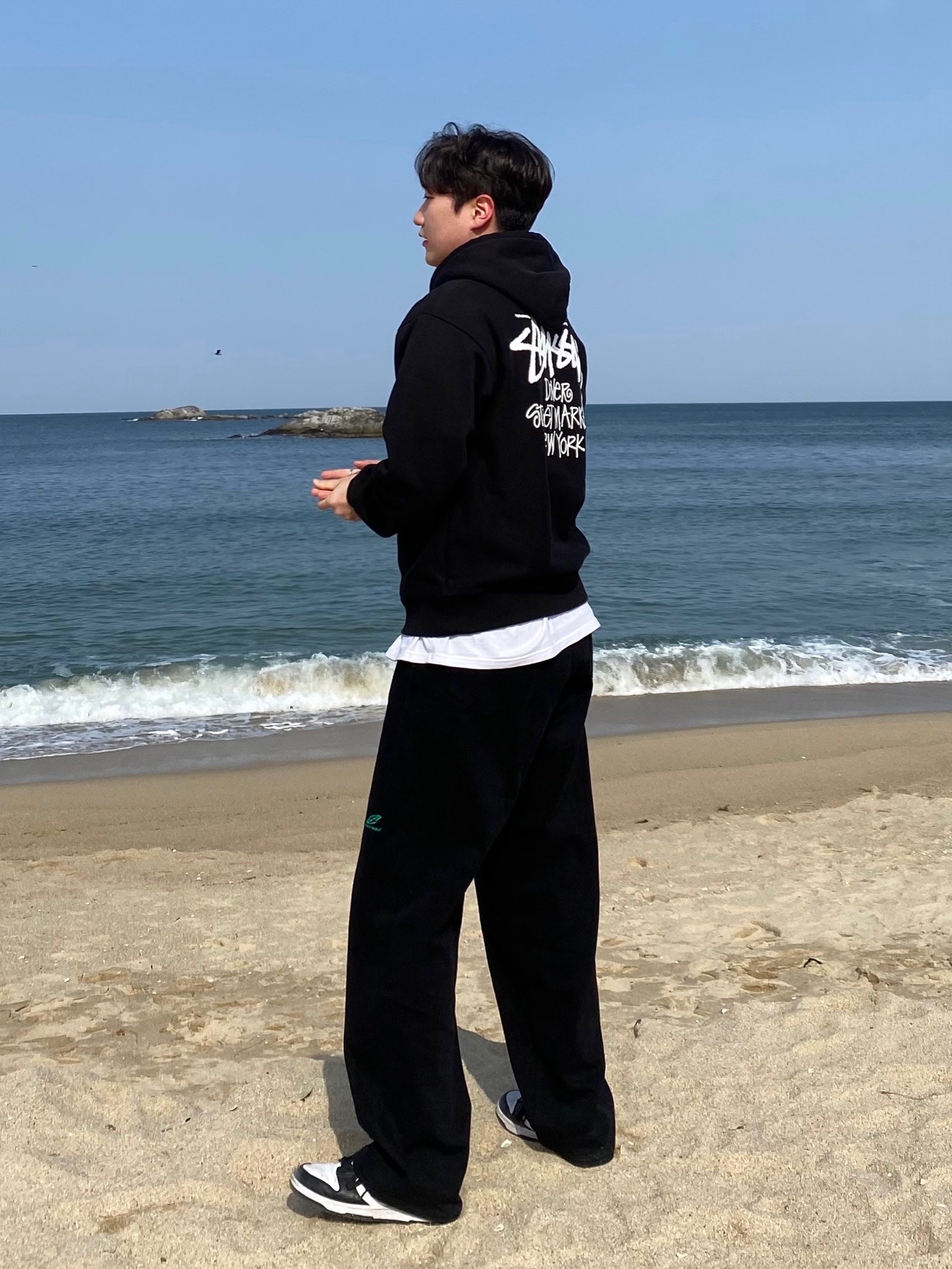Nike Dunk Low Retro Black, Stussy Stock DSM New York Hoodie Black 2021 착용 스타일 - 1