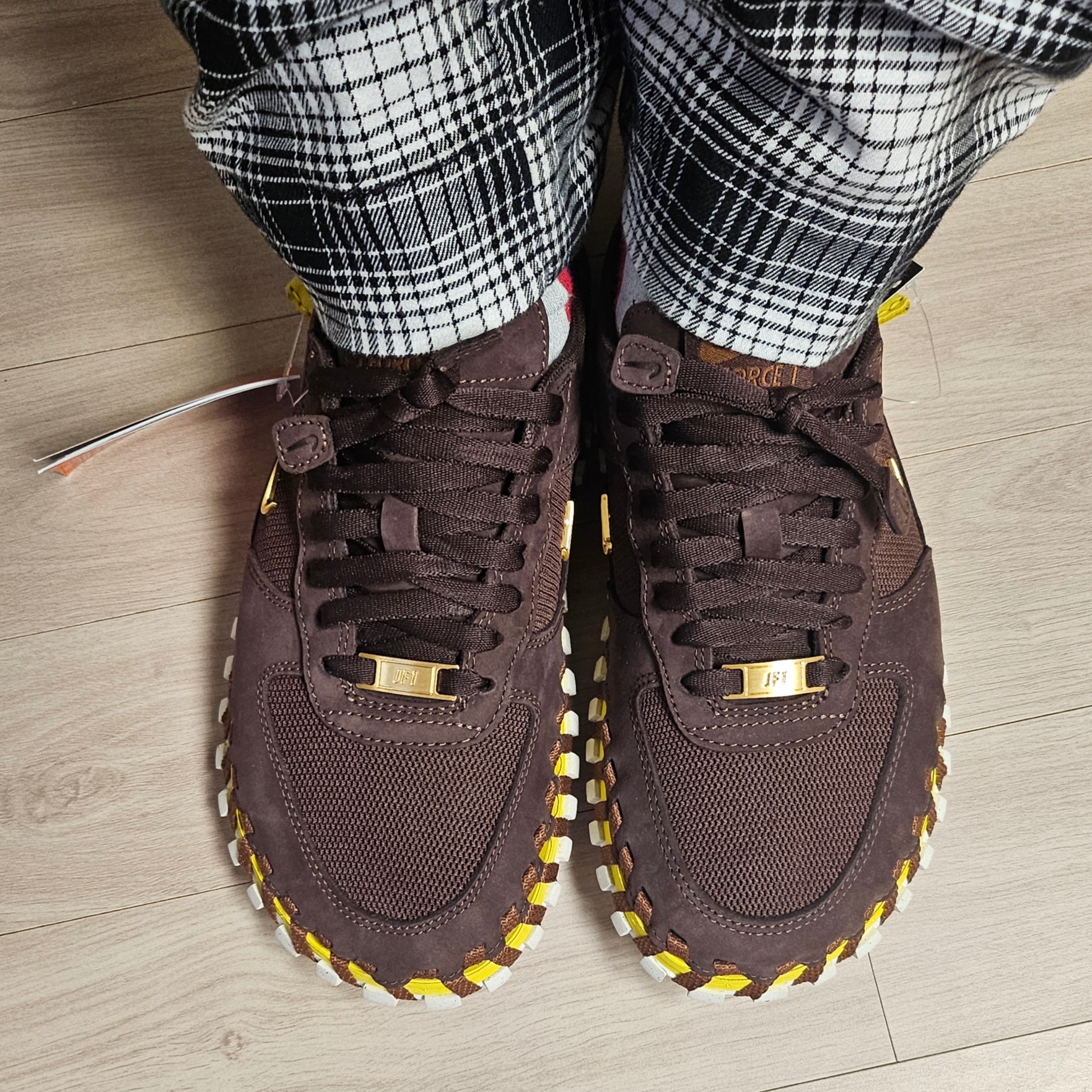 Nike x Jacquemus J Force 1 Low LX SP Earth 착용 스타일 - 1