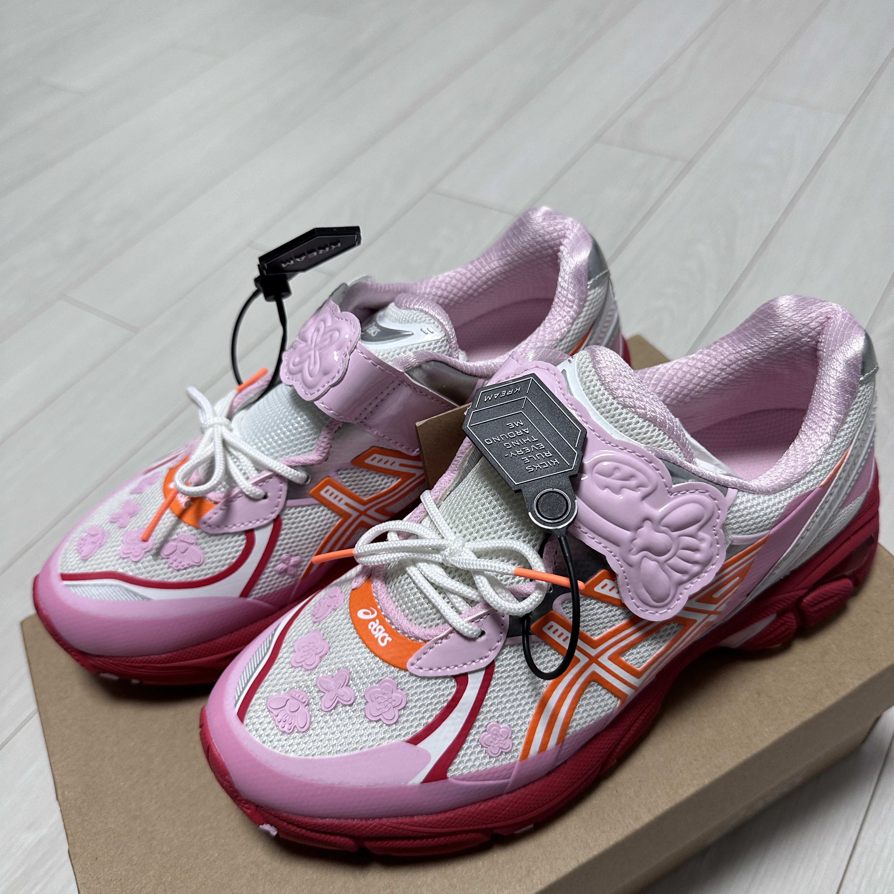 Asics x Cecilie Bahnsen GT-2160 White Habanero 착용 스타일 - 2