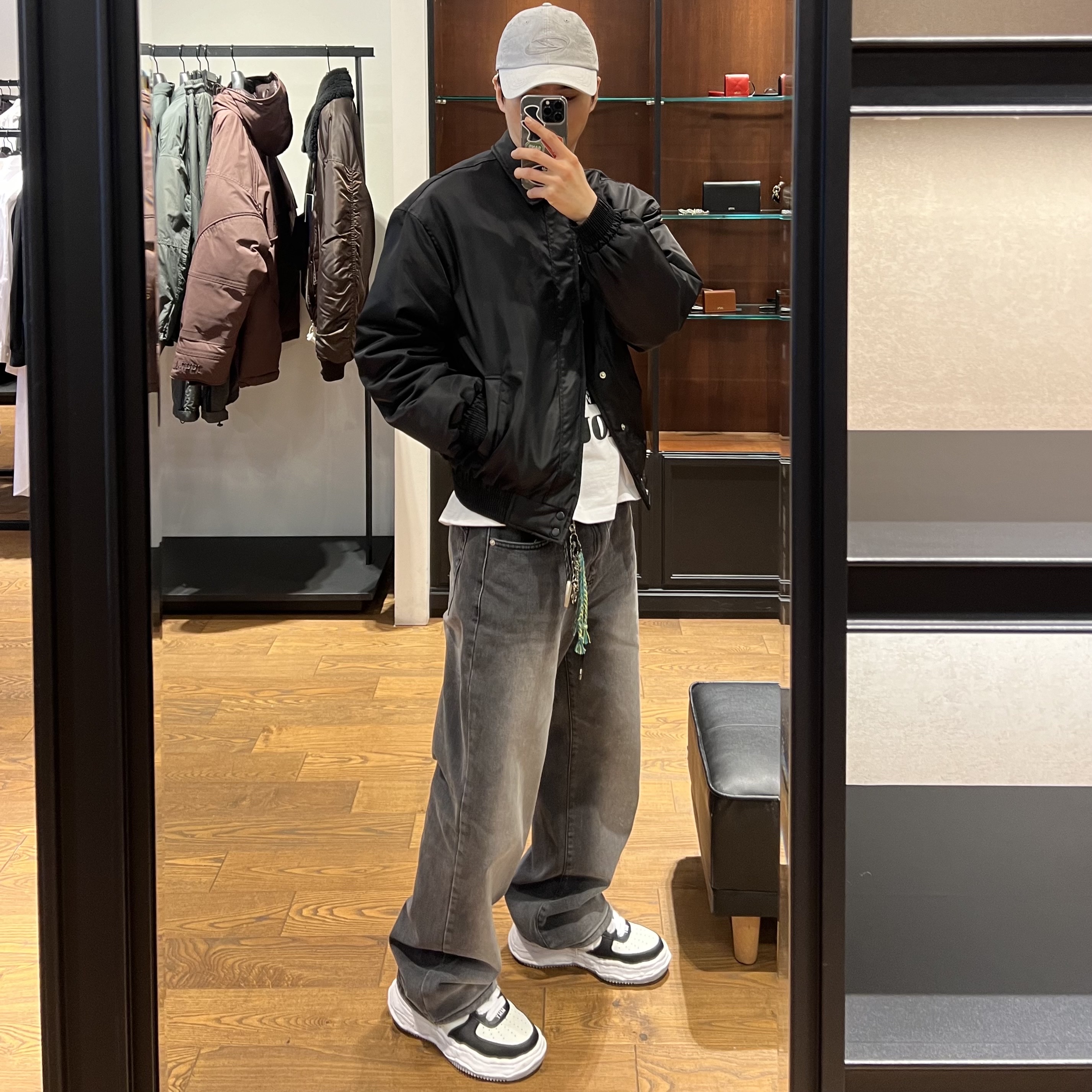 Maison Mihara Yasuhiro Wayne OG Sole Leather Low-top Sneakers Black White 착용 스타일