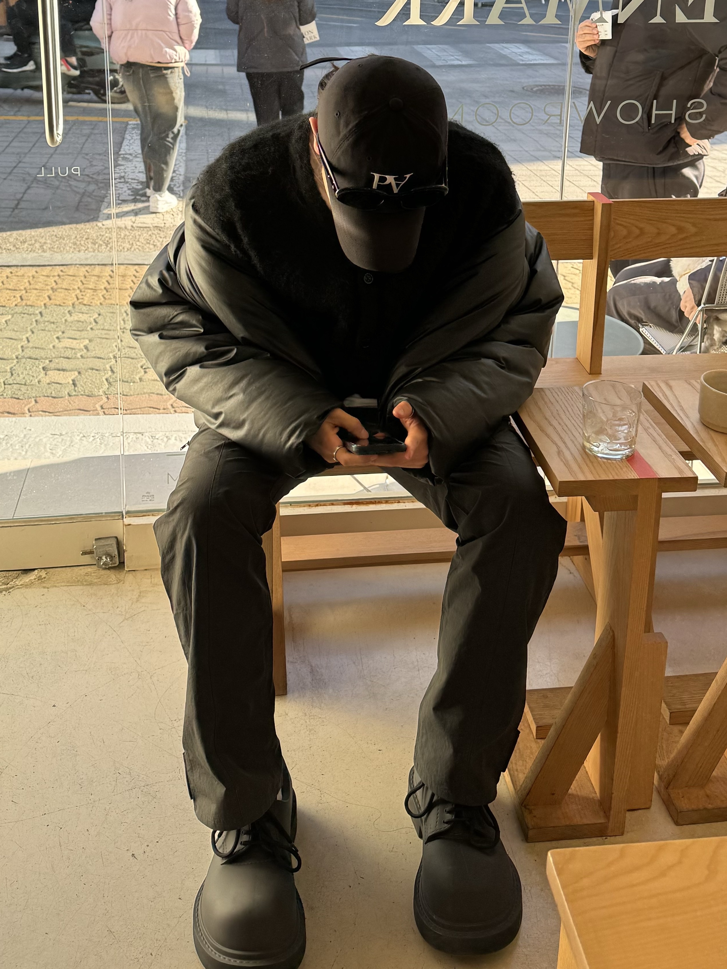 Balenciaga Steroid Derby Black, Yeezy Gap Round Jacket Black 착용 스타일