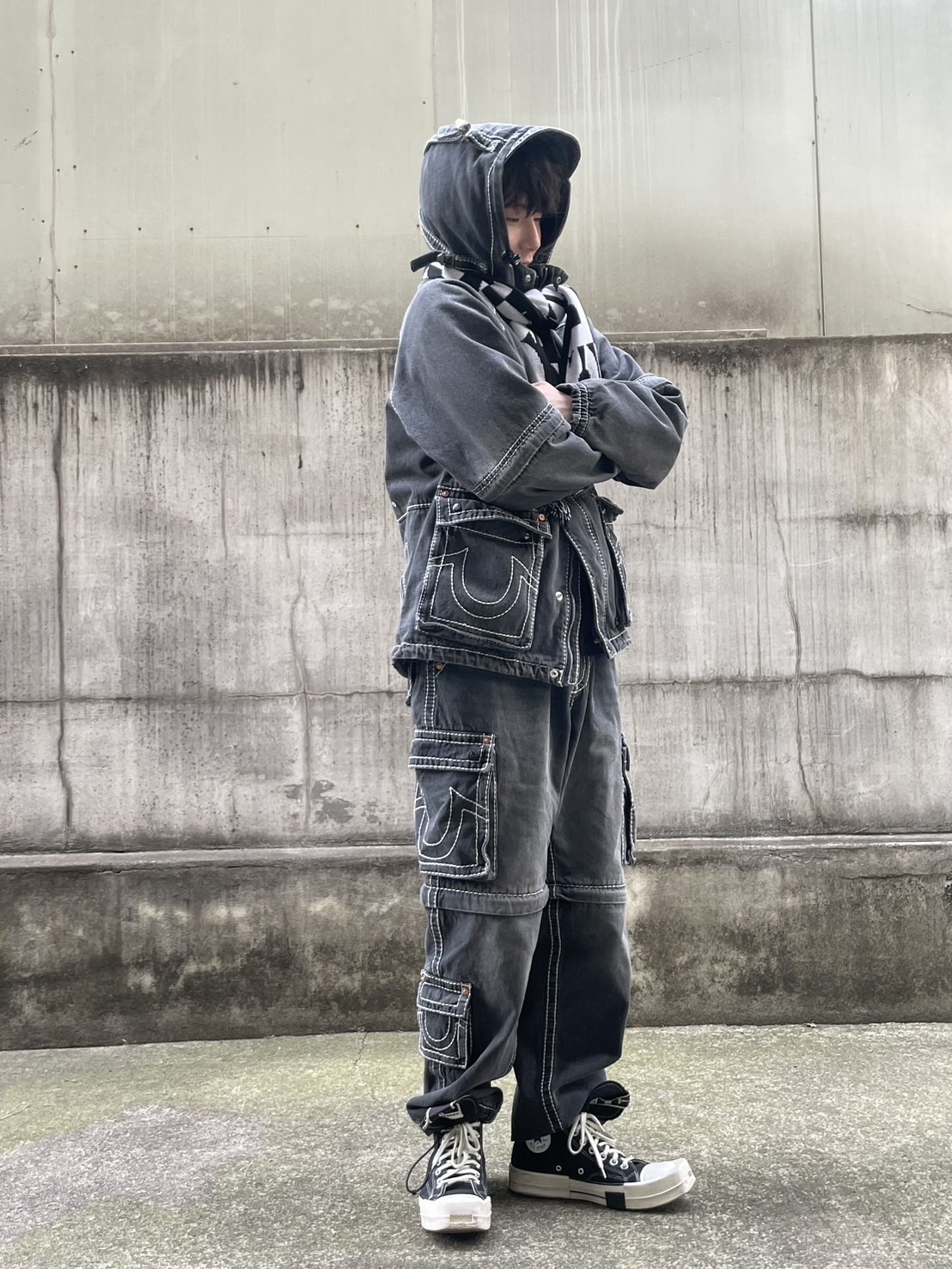 True Religion x Fetch Denim Separate Cargo Pants Black, True Religion x Fetch Denim Separate Parka Black 착용 스타일 - 1