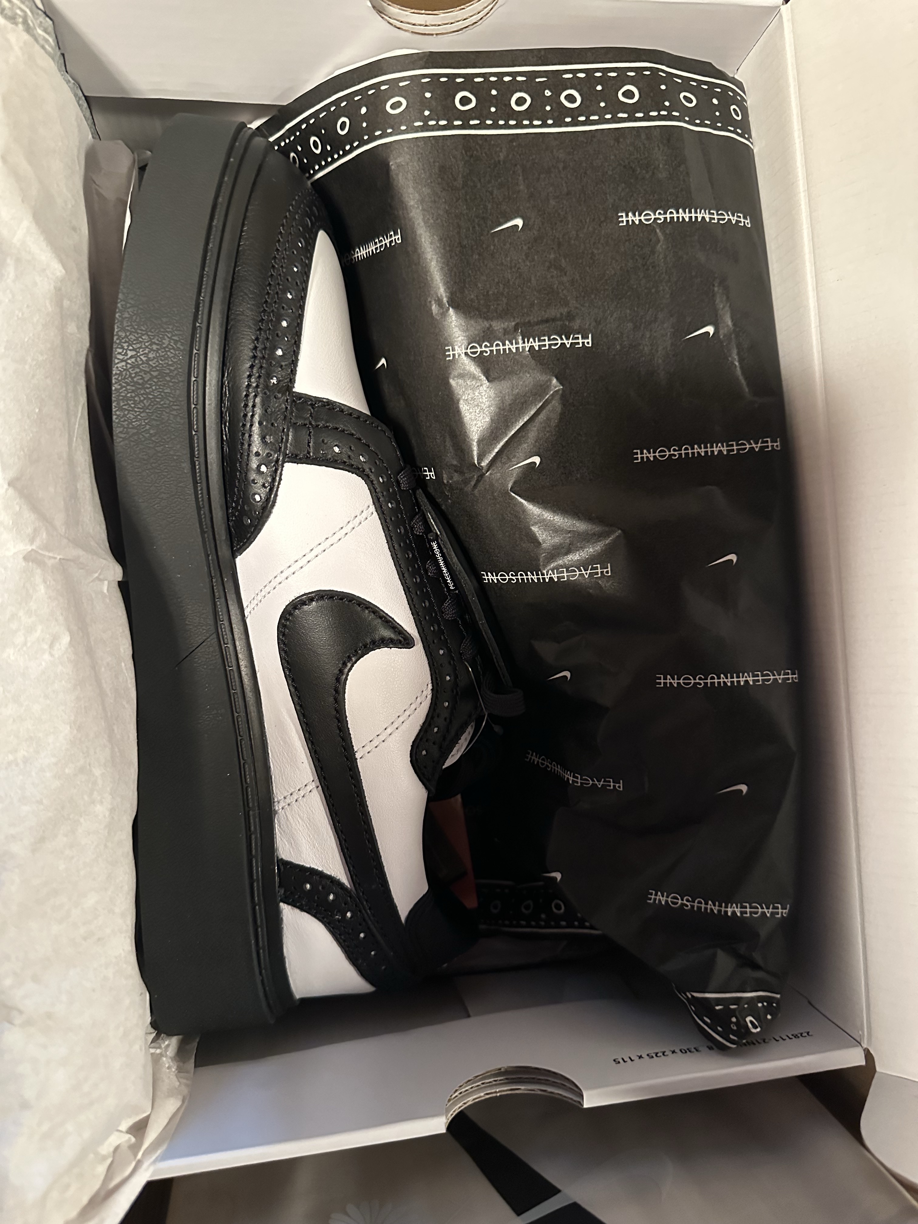 Nike x Peaceminusone Kwondo1 Black and White 착용 스타일 - 2