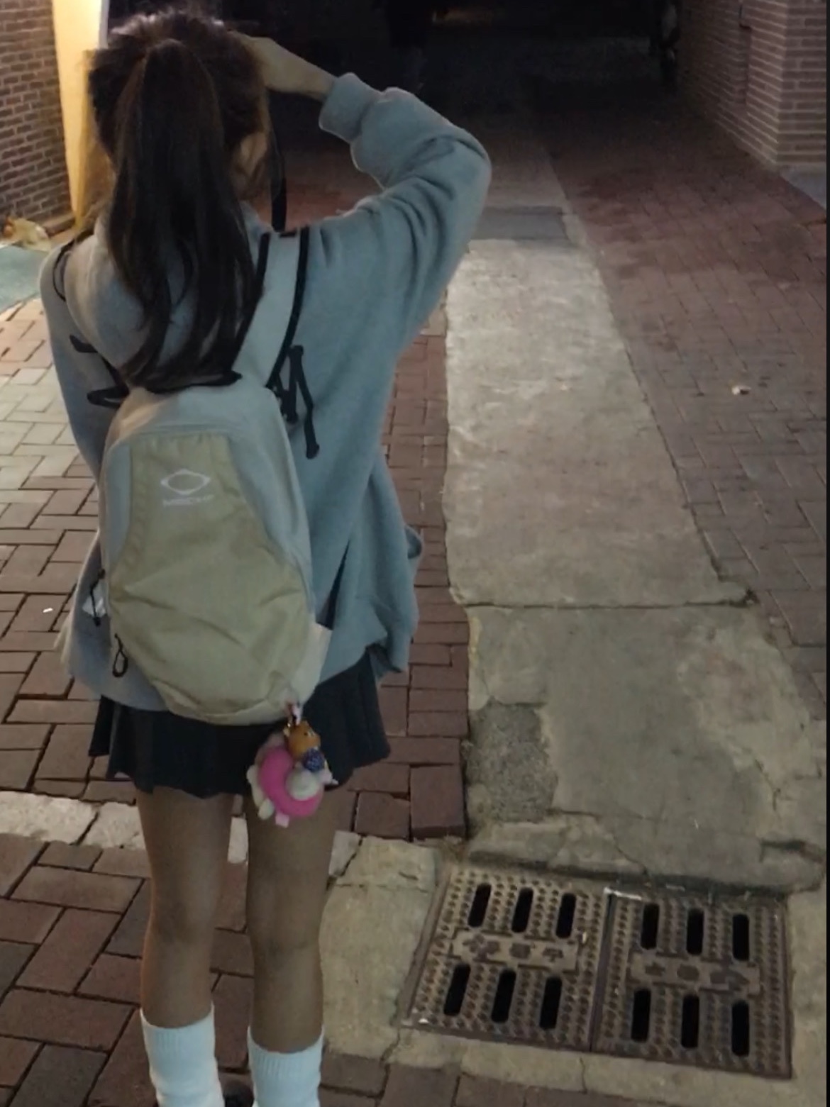Stussy Basic Stussy Zip Hoodie Ash Heather 2023, Mischief Rhombus Backpack Beige 착용 스타일 - 1